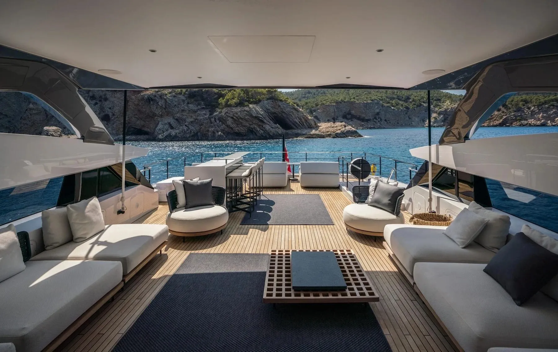 Alvium 33m Custom Line motor yacht charter Ibiza photo 22