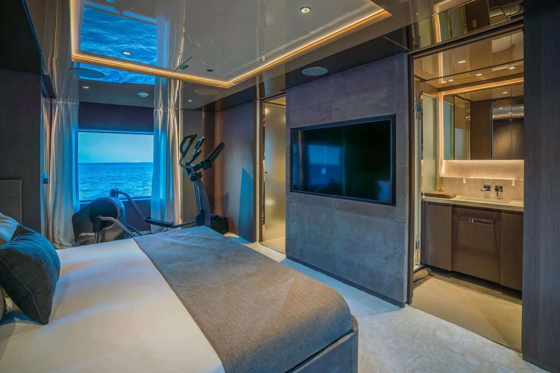 Alvium 33m Custom Line motor yacht charter Ibiza photo 29