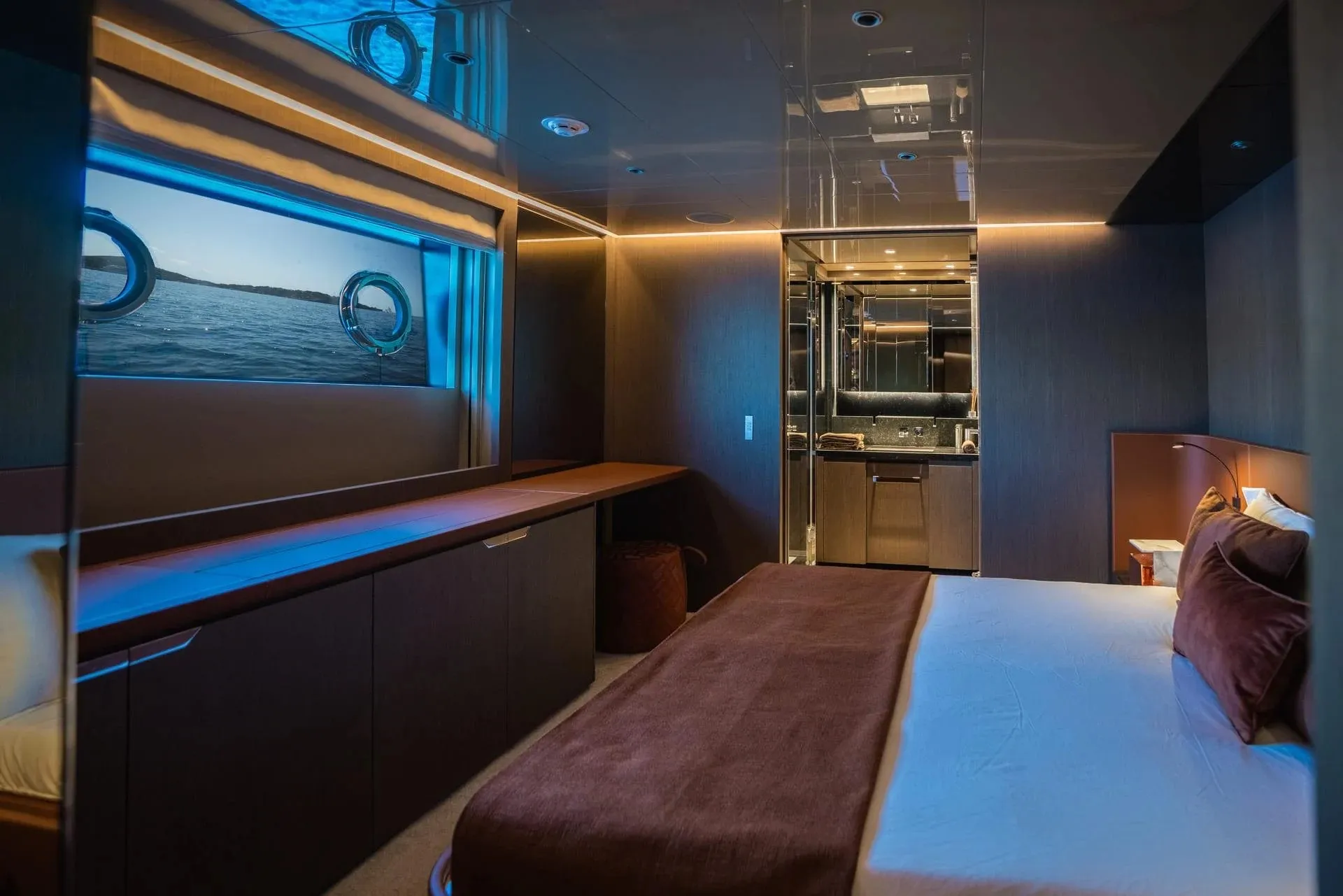 Alvium 33m Custom Line motor yacht charter Ibiza photo 30