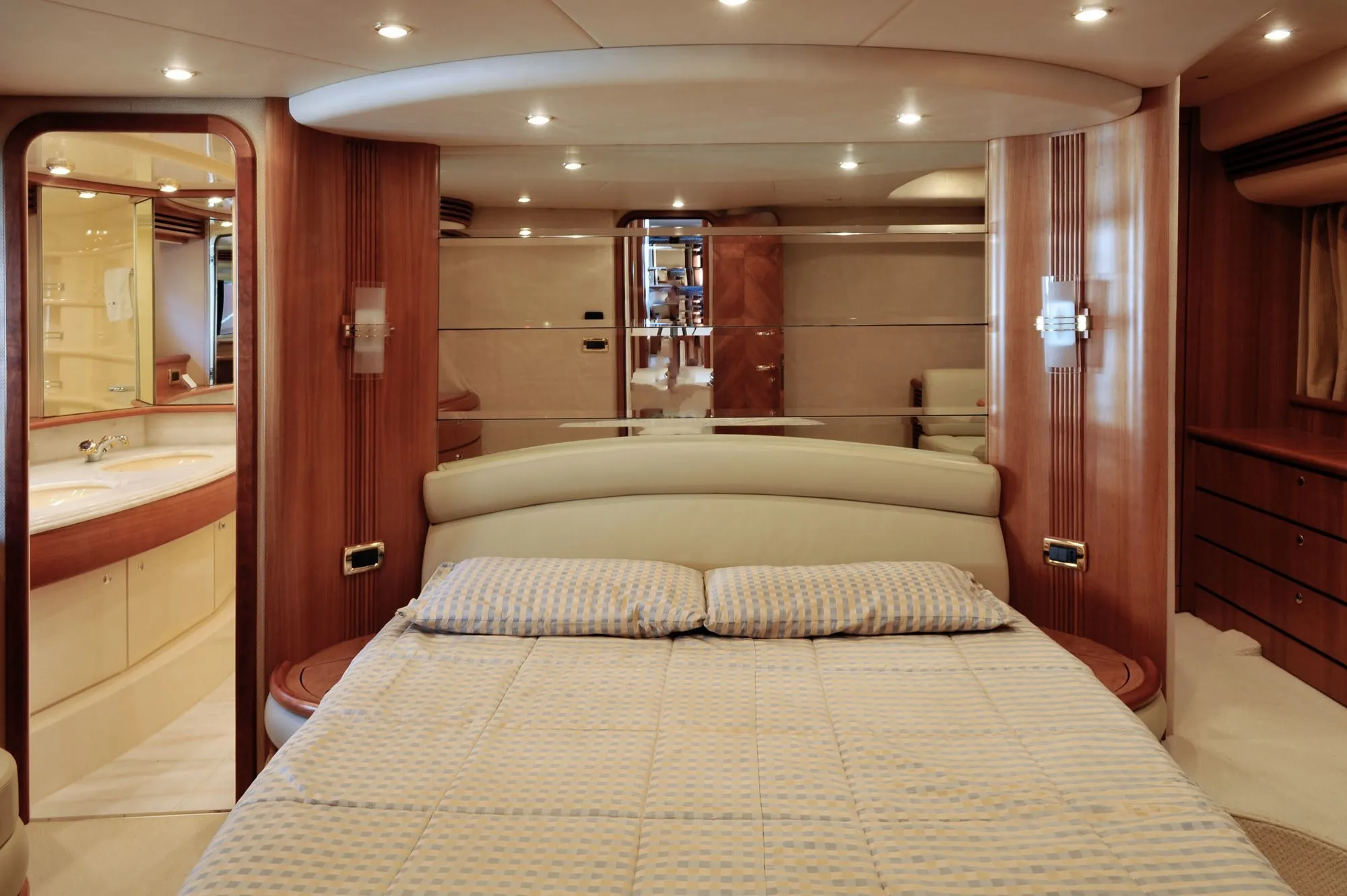 Azucena Mare 21.6m Azimut motor yacht charter Mallorca photo 08