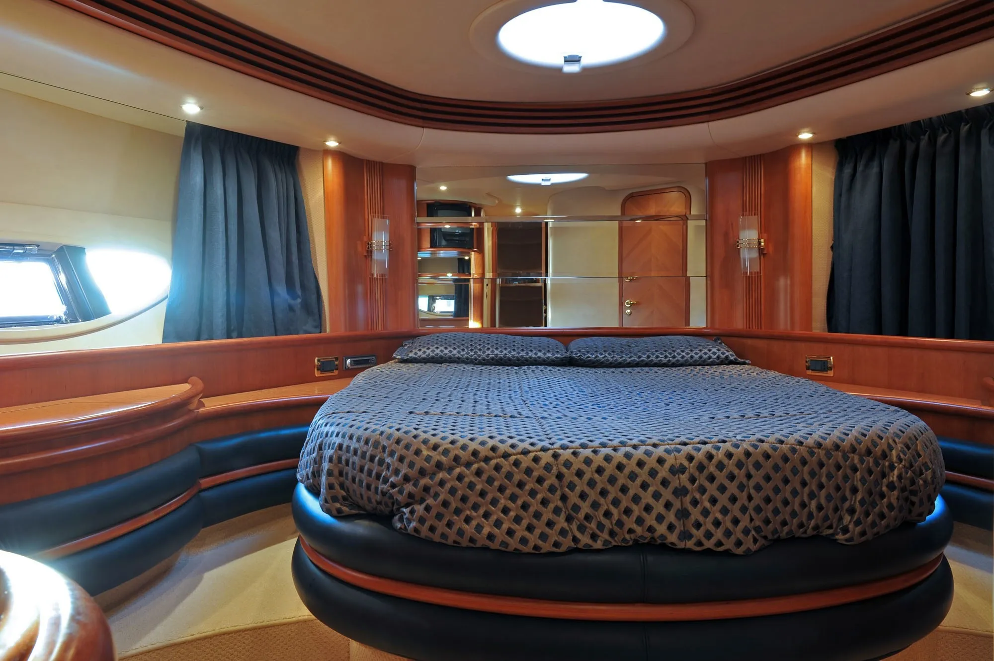 Azucena Mare 21.6m Azimut motor yacht charter Mallorca photo 09
