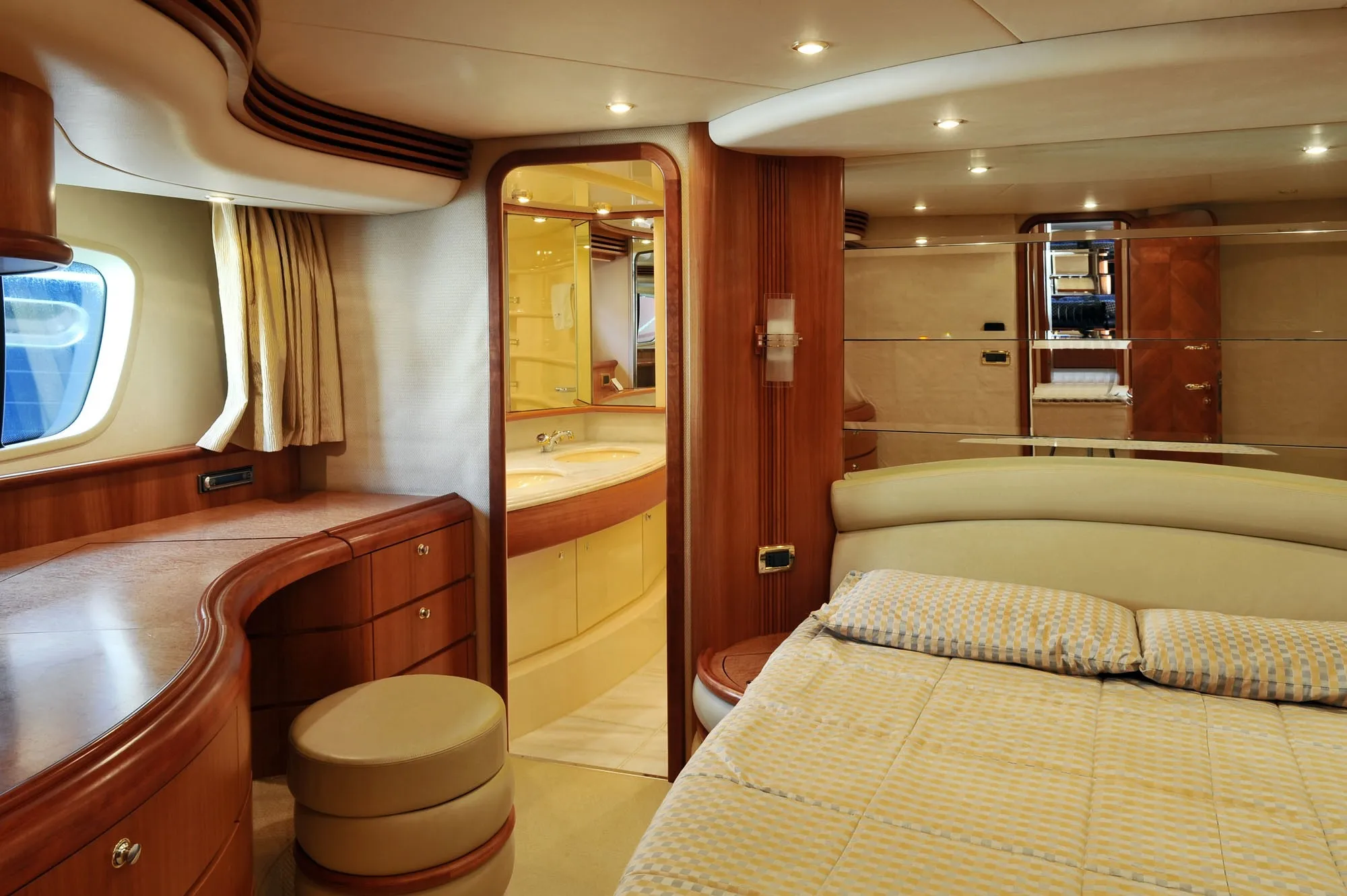 Azucena Mare 21.6m Azimut motor yacht charter Mallorca photo 11