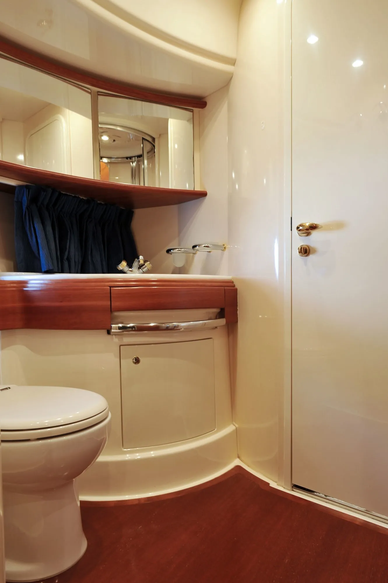 Azucena Mare 21.6m Azimut motor yacht charter Mallorca photo 14