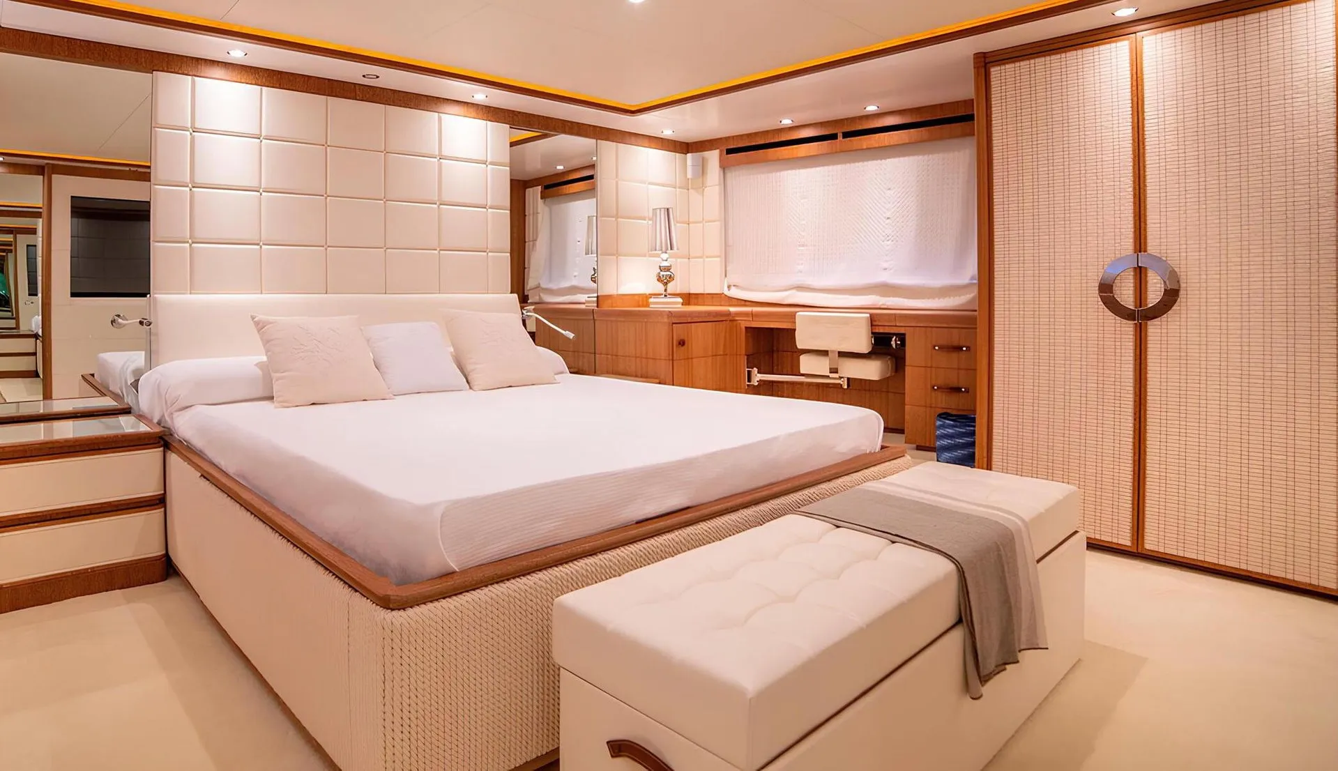 B Two 32.5m Astondoa motor yacht charter Mallorca photo 15