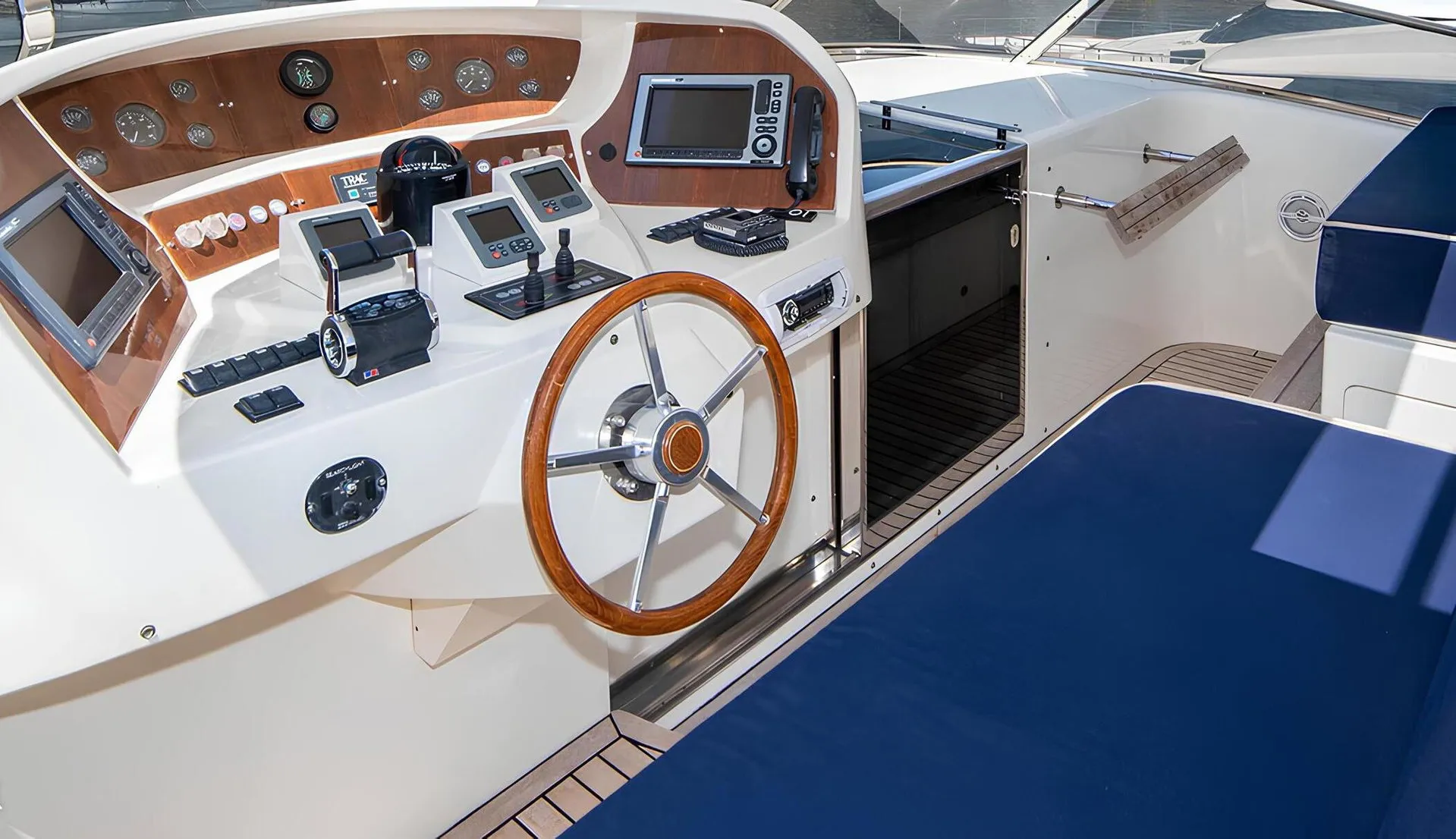 B Two 32.5m Astondoa motor yacht charter Mallorca photo 22