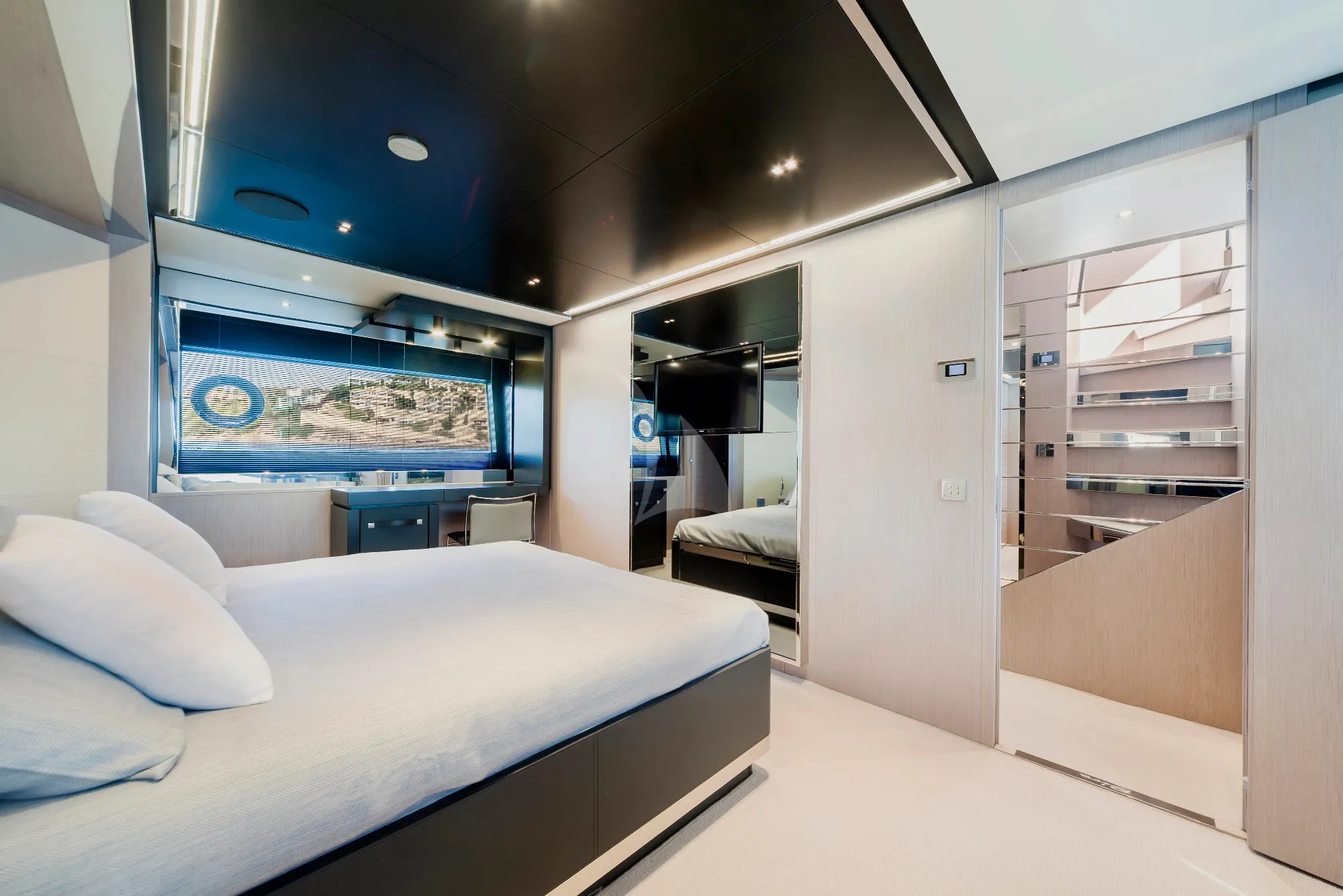 Barracuda III 28.48m Riva motor yacht charter Mallorca photo 22