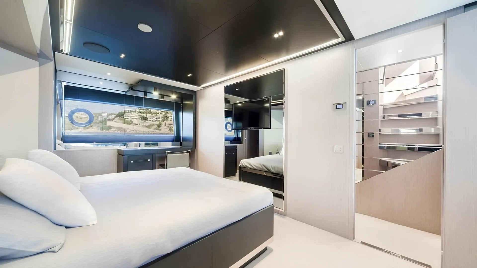 Barracuda III 28.48m Riva motor yacht charter Mallorca photo 24