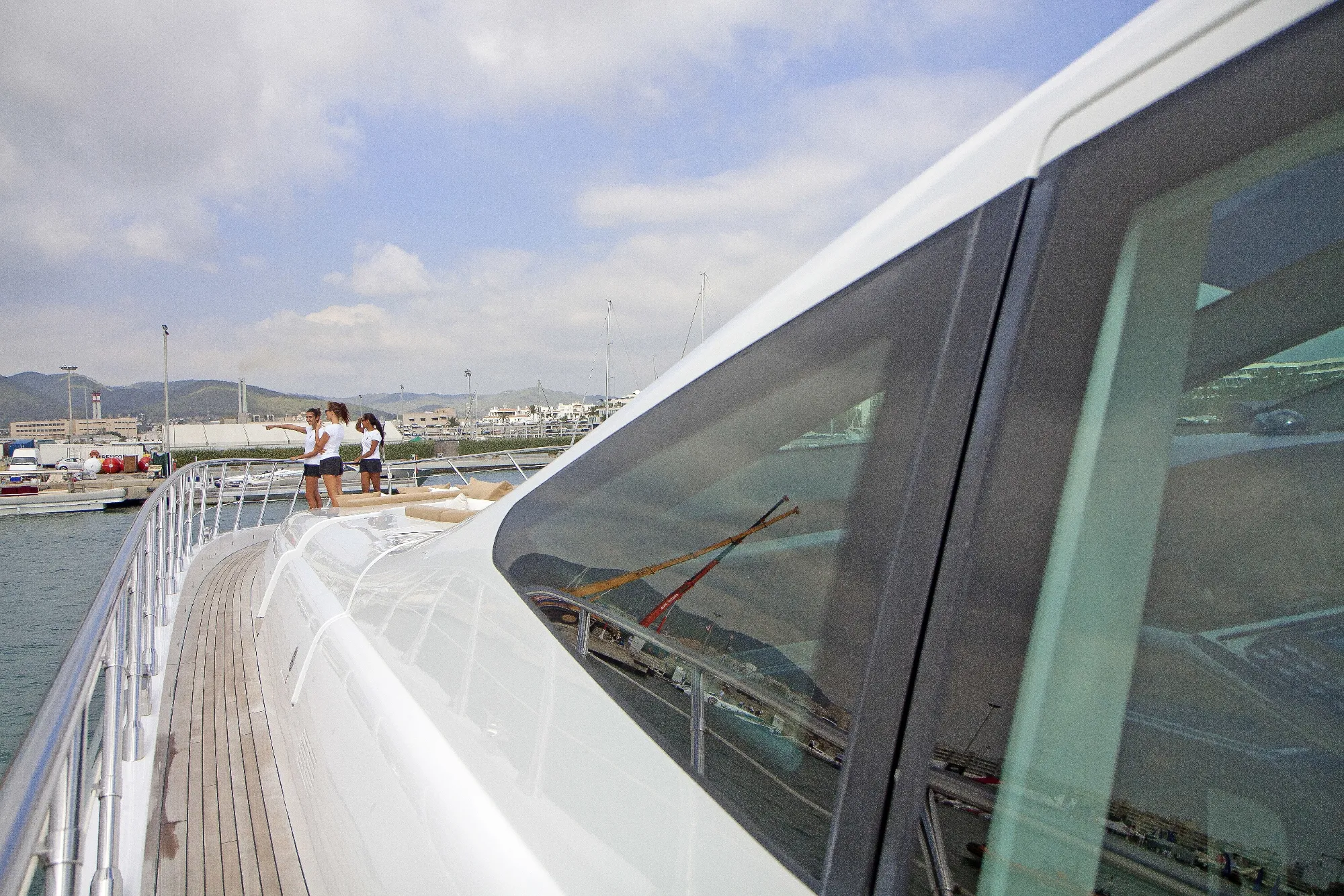 Beachouse 40m Mangusta motor yacht charter French Riviera photo 10