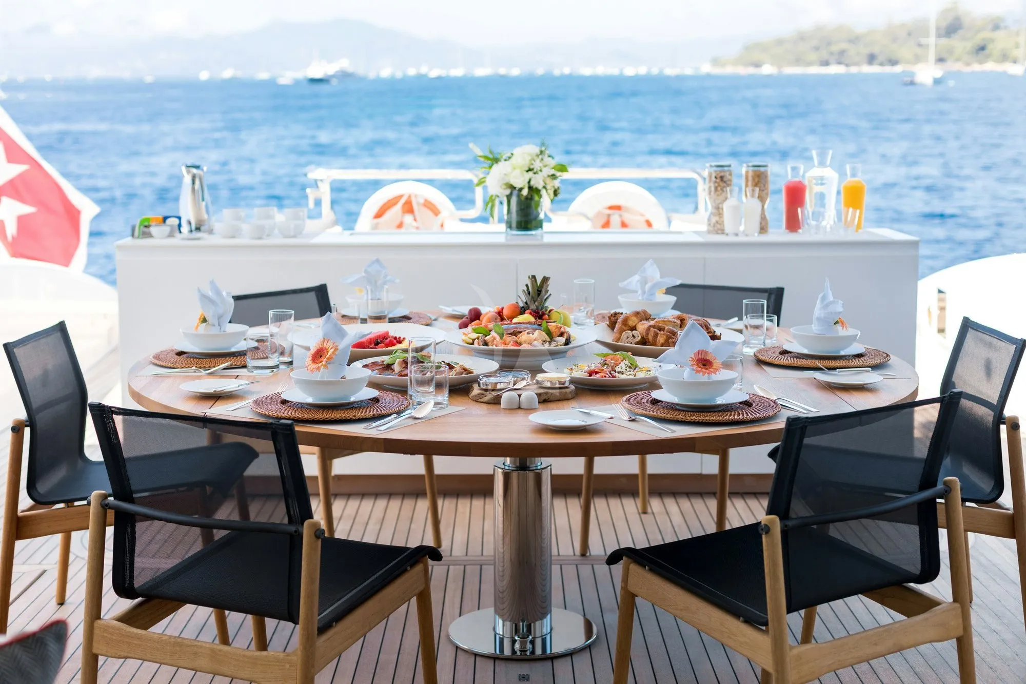 Beachouse 40m Mangusta motor yacht charter French Riviera photo 18