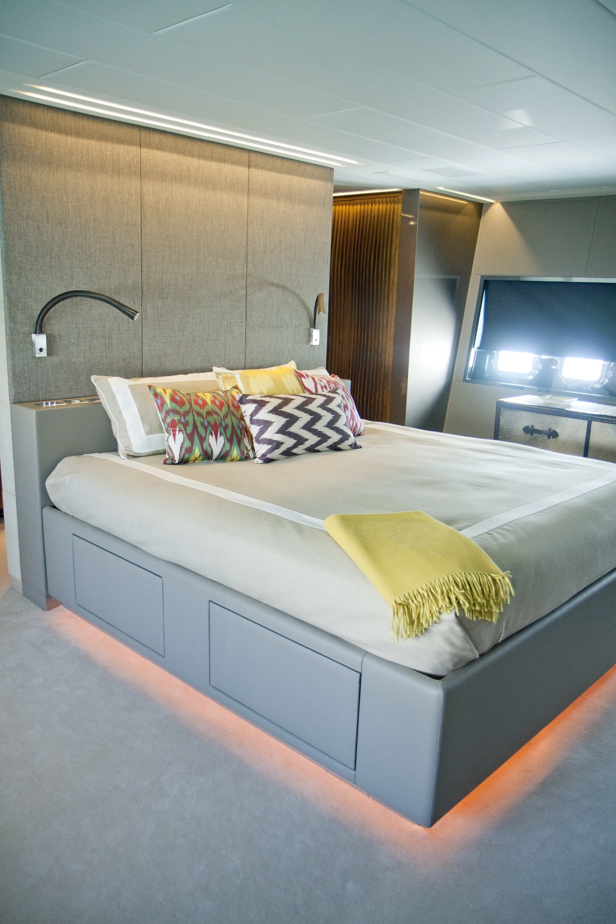 Beachouse 40m Mangusta motor yacht charter French Riviera photo 30