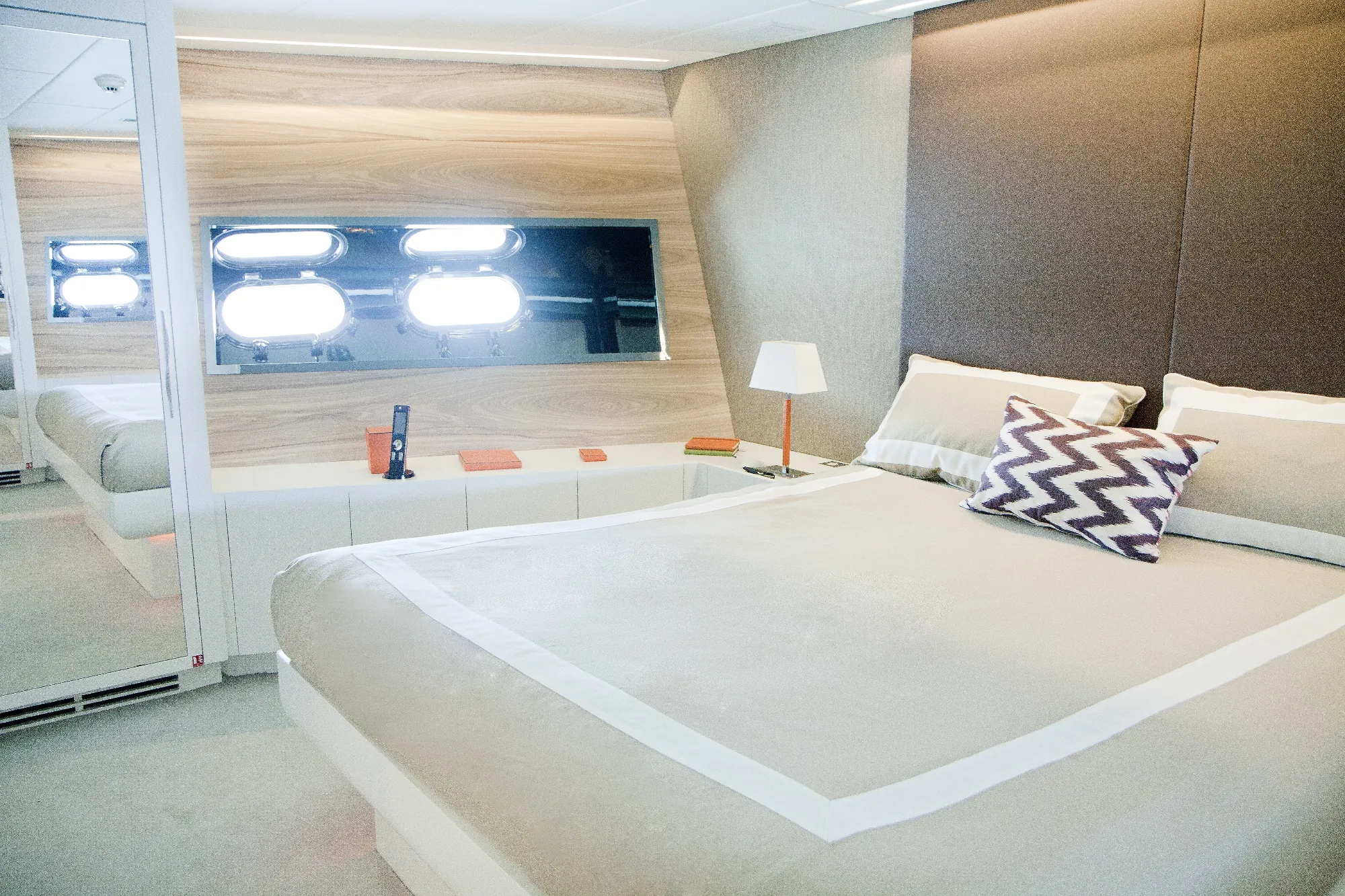 Beachouse 40m Mangusta motor yacht charter French Riviera photo 40