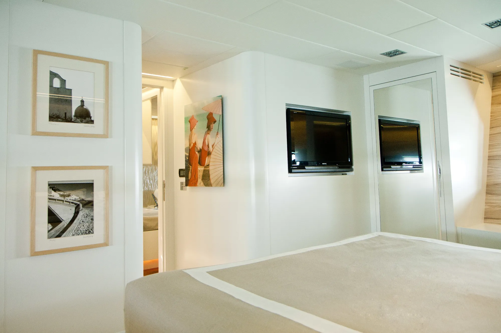 Beachouse 40m Mangusta motor yacht charter French Riviera photo 41