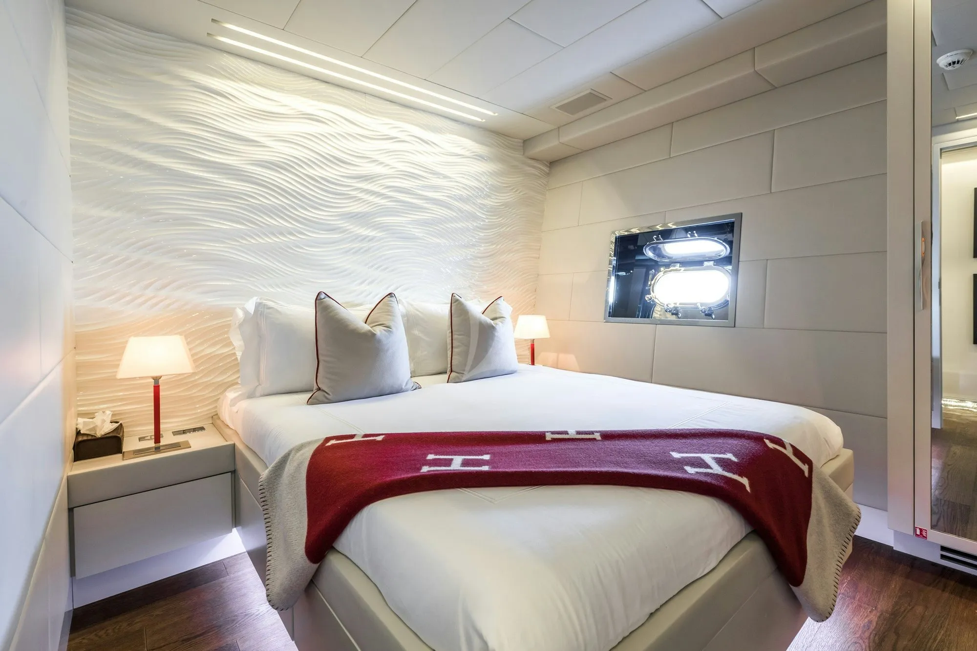 Beachouse 40m Mangusta motor yacht charter French Riviera photo 42