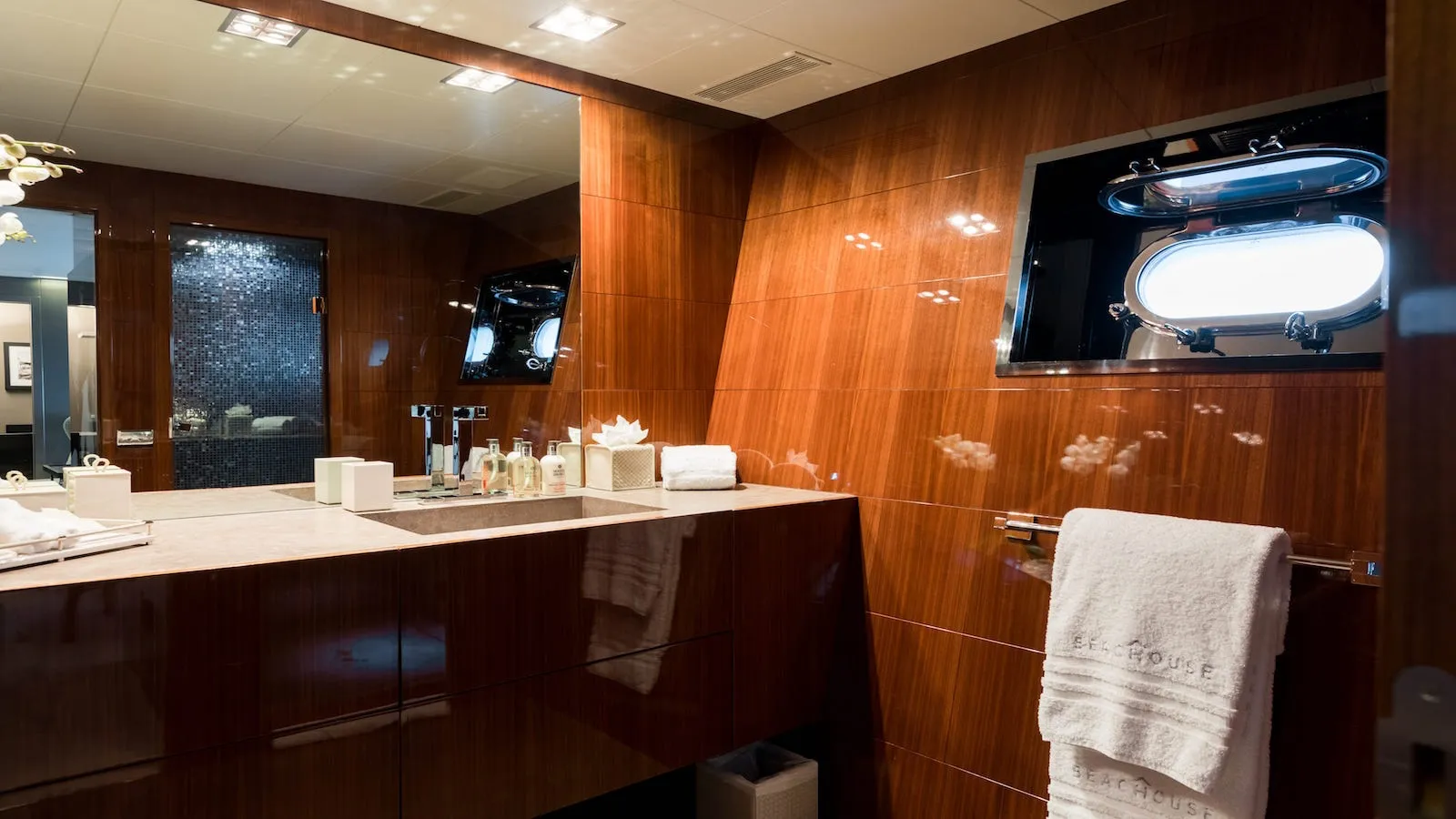 Beachouse 40m Mangusta motor yacht charter French Riviera photo 49