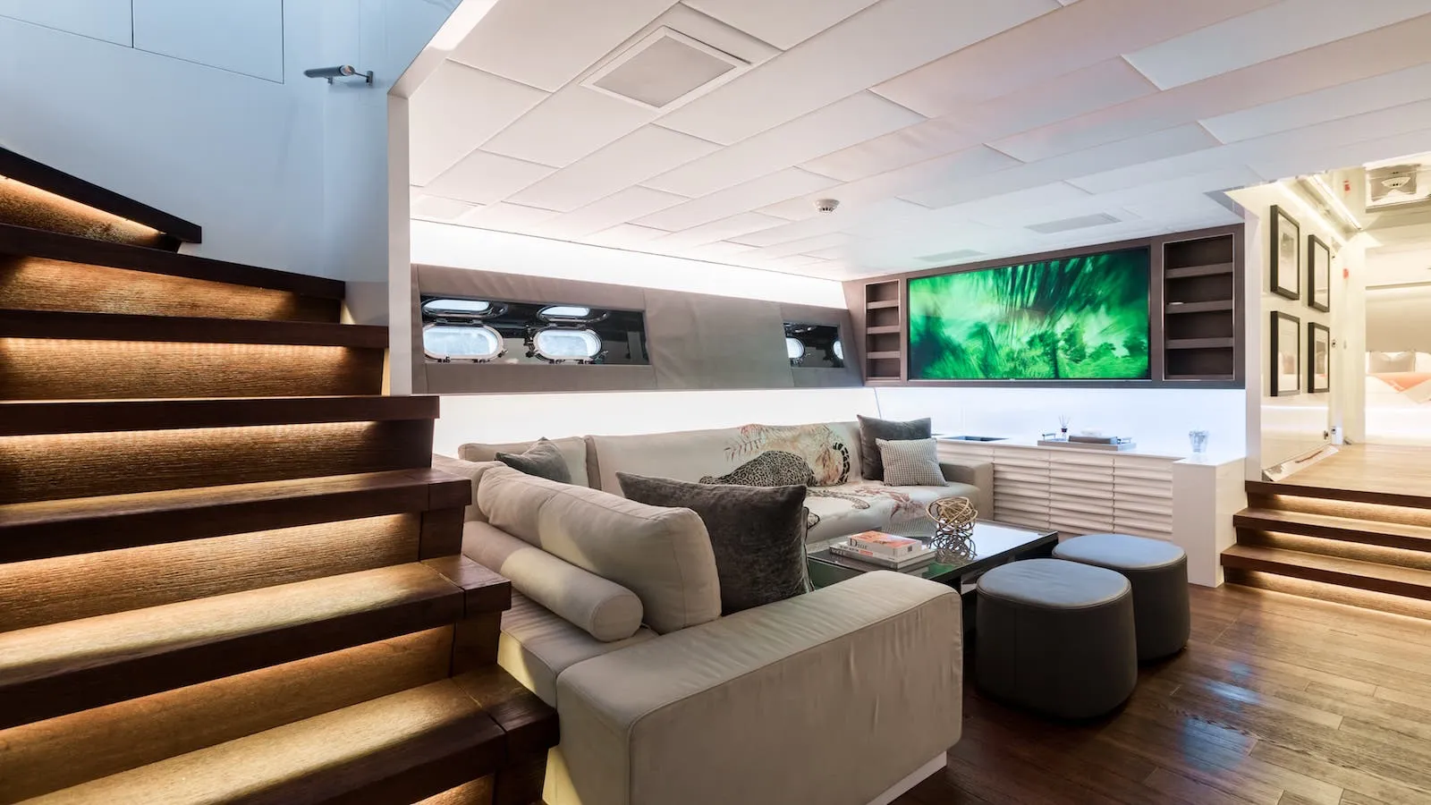 Beachouse 40m Mangusta motor yacht charter French Riviera photo 51