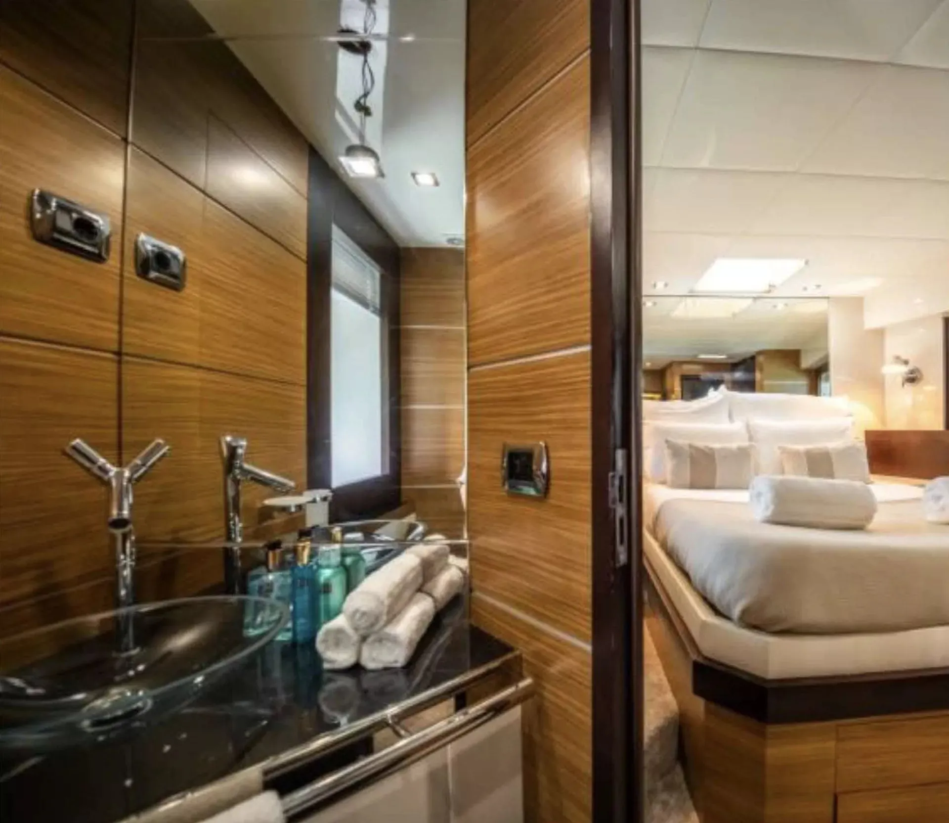Biscayne 23.8m Astondoa motor yacht charter Ibiza photo 13