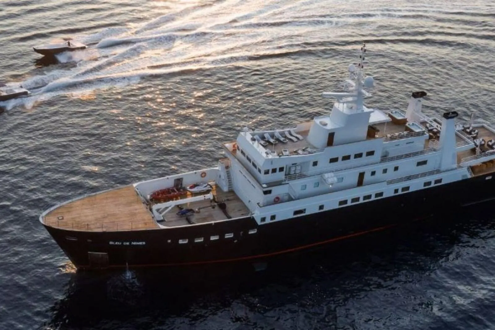Bleu De Nimes 72.24m Clelands Shipbuilding Co motor yacht charter Mediterranean photo 04