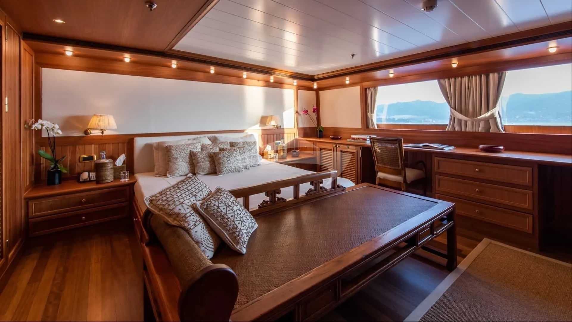 Bleu De Nimes 72.24m Clelands Shipbuilding Co motor yacht charter Mediterranean photo 21