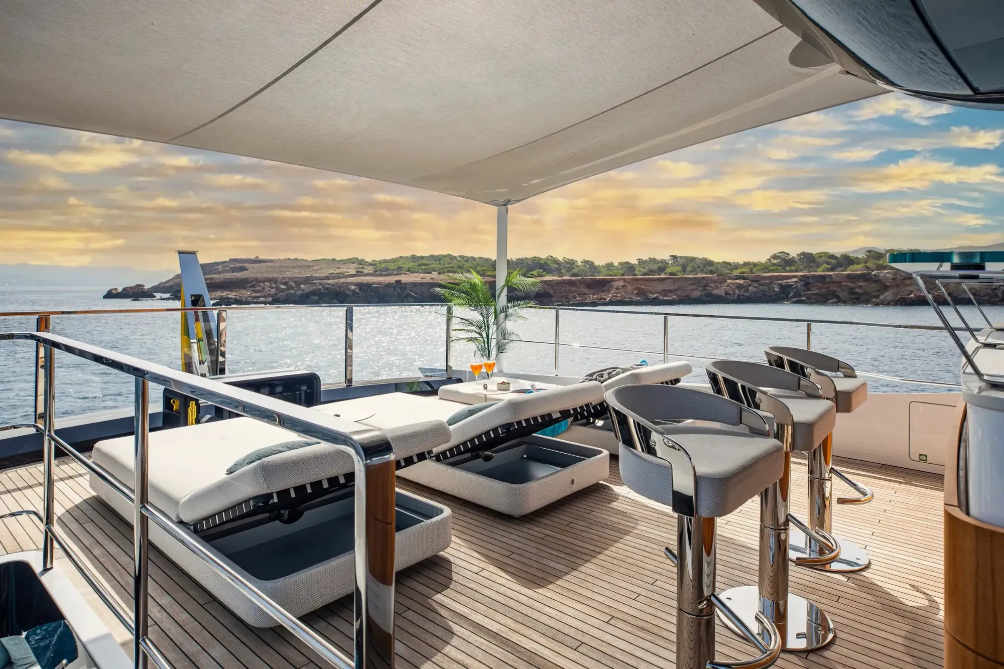 C2 33.3m Mangusta motor yacht charter Ibiza photo 20