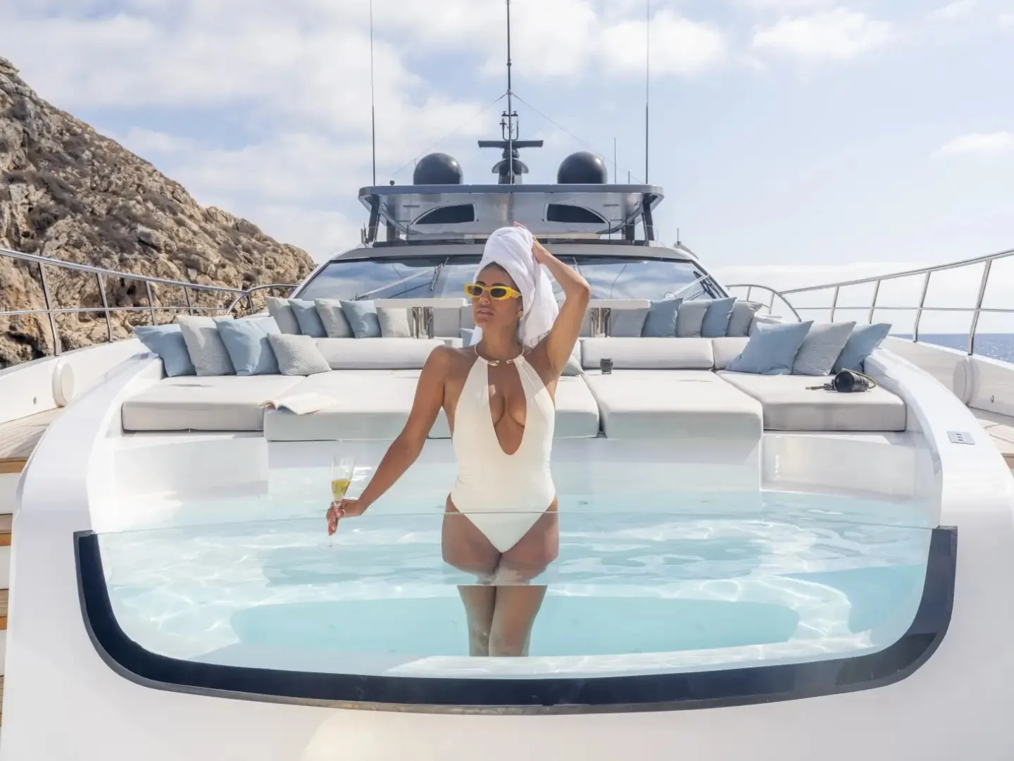 C2 33.3m Mangusta motor yacht charter Ibiza photo 24