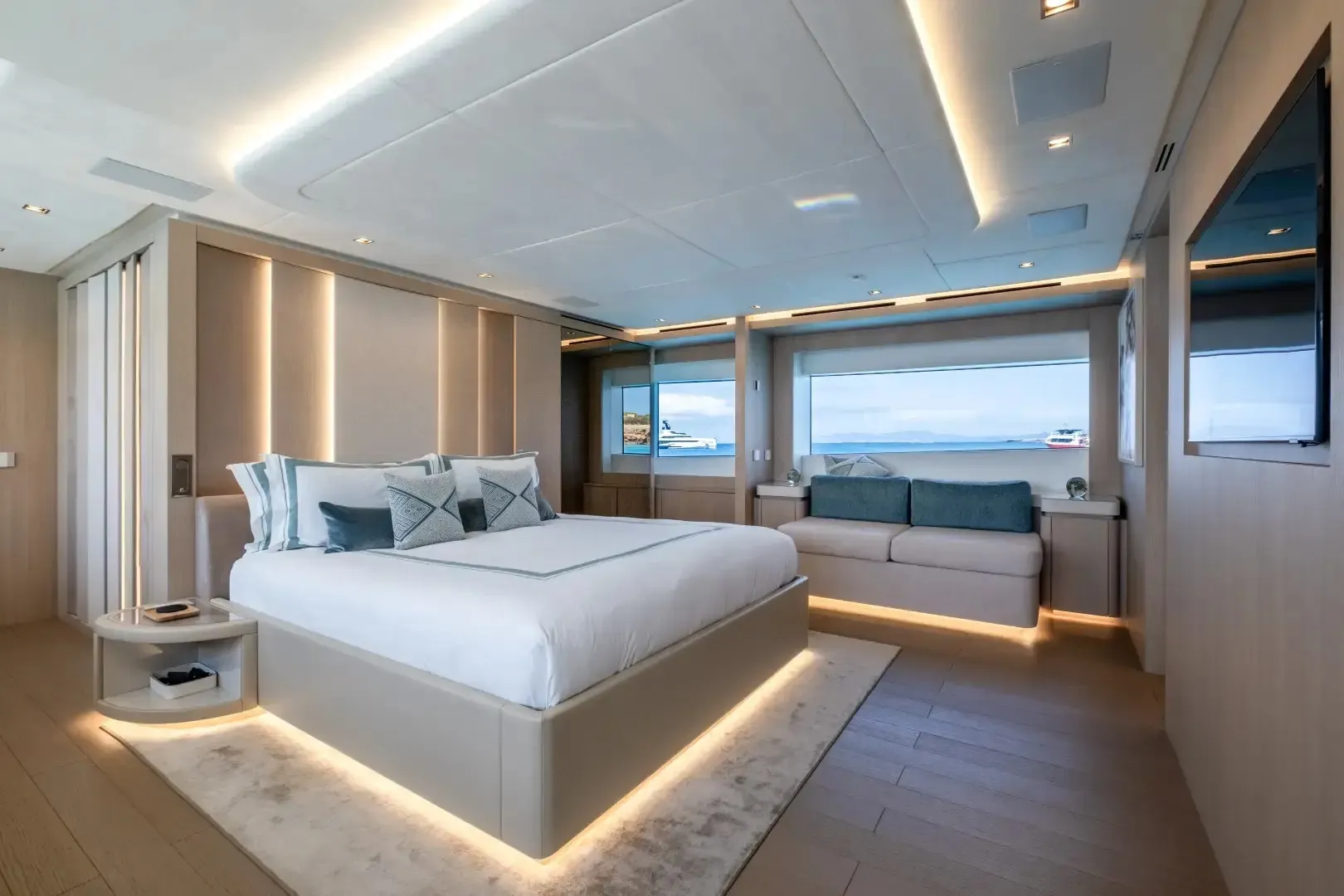 C2 33.3m Mangusta motor yacht charter Ibiza photo 52