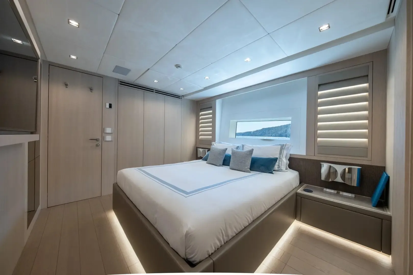 C2 33.3m Mangusta motor yacht charter Ibiza photo 53