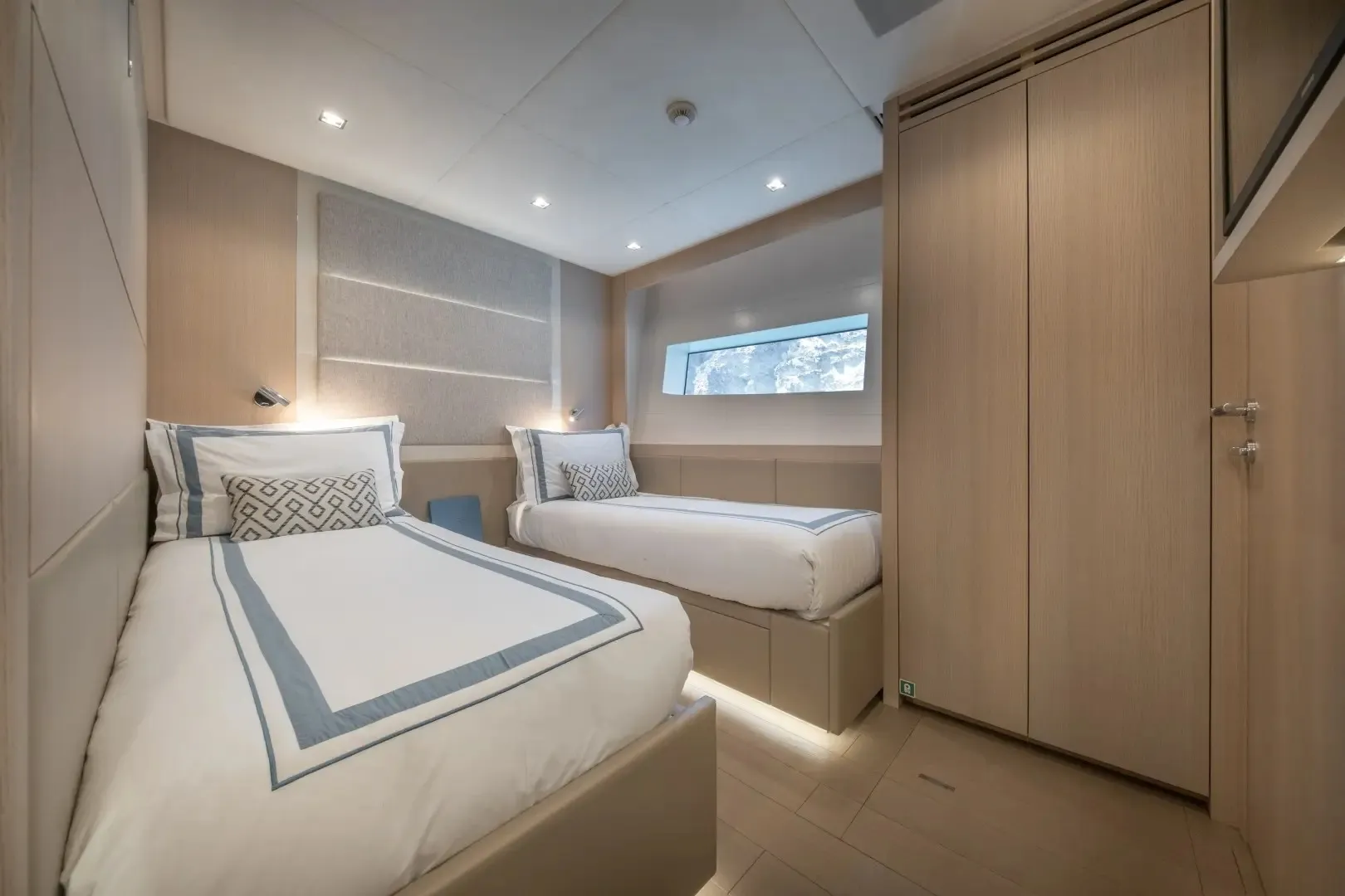 C2 33.3m Mangusta motor yacht charter Ibiza photo 57