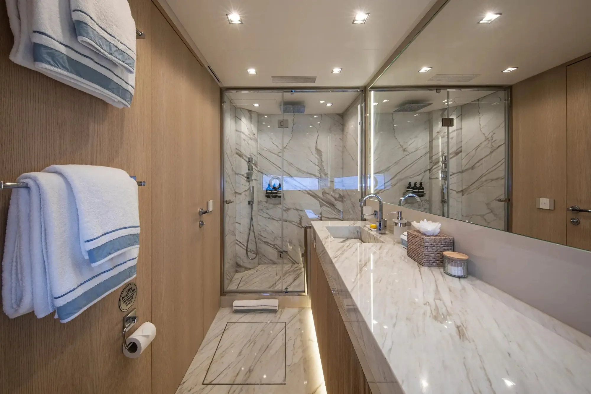 C2 33.3m Mangusta motor yacht charter Ibiza photo 60