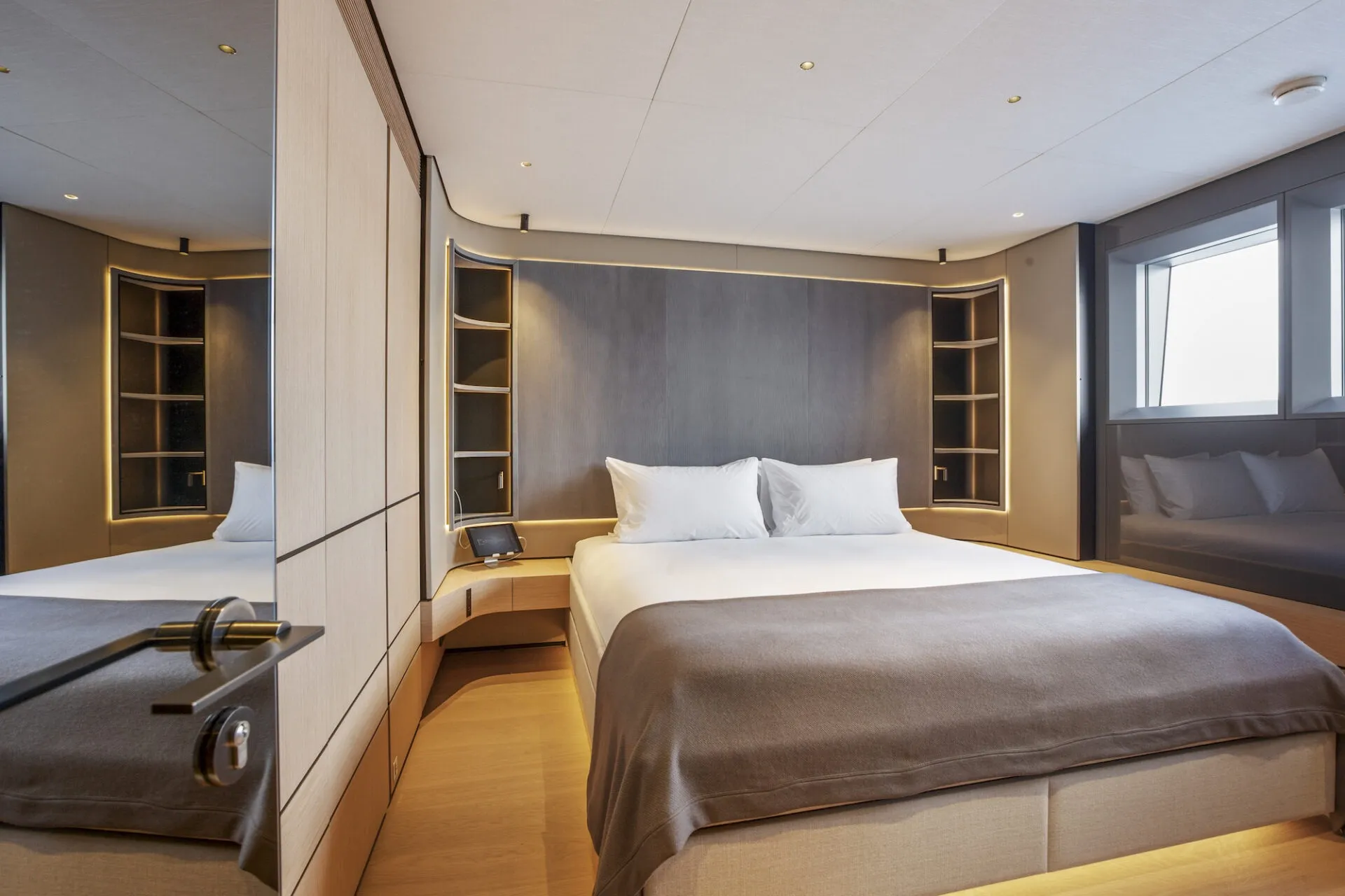 Extra Time 44.27m Conrad Shipyard motor yacht charter French Riviera photo 20