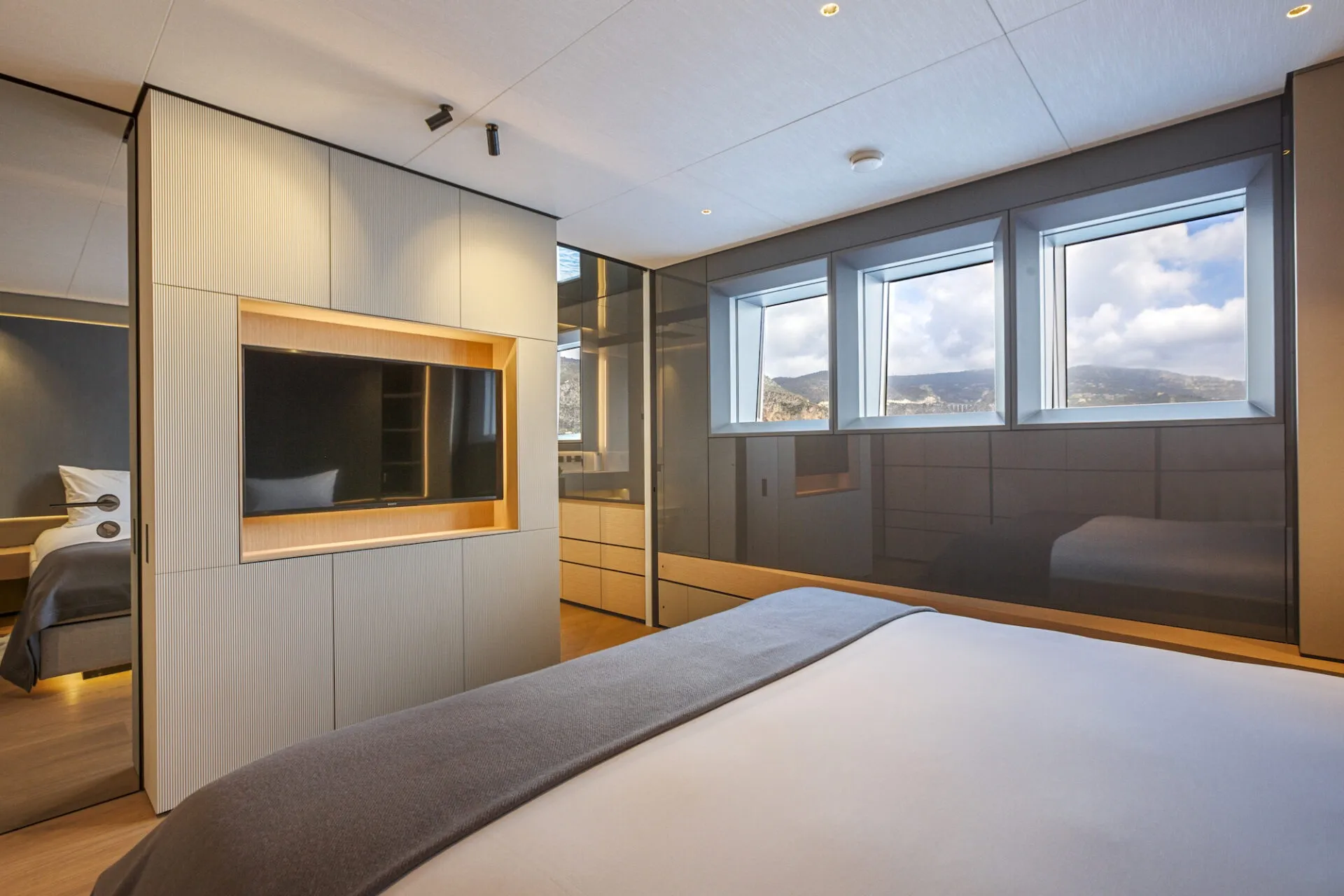 Extra Time 44.27m Conrad Shipyard motor yacht charter French Riviera photo 22