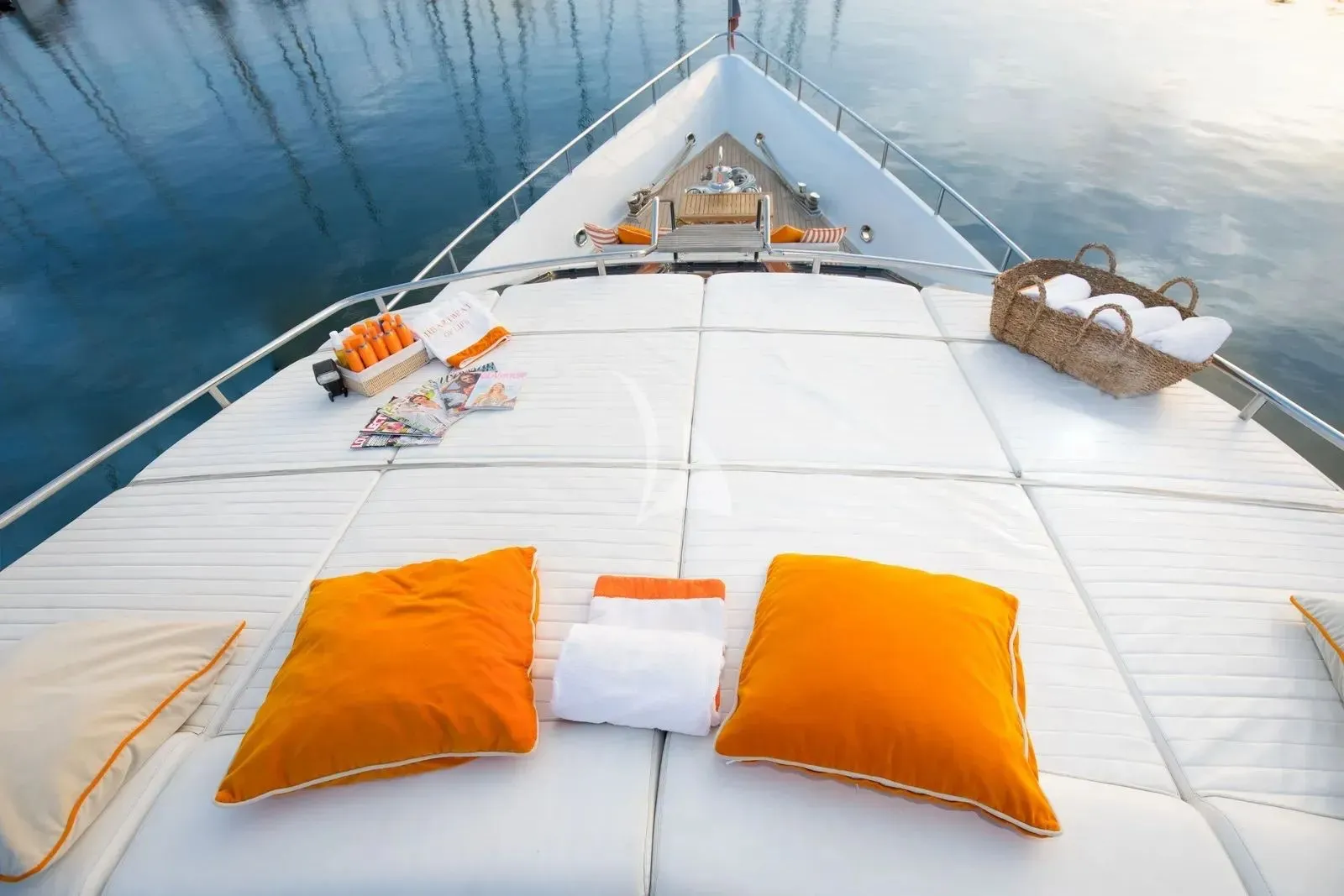 Heartbeat Of Life 28.2m Heesen motor yacht charter Barcelona photo 04