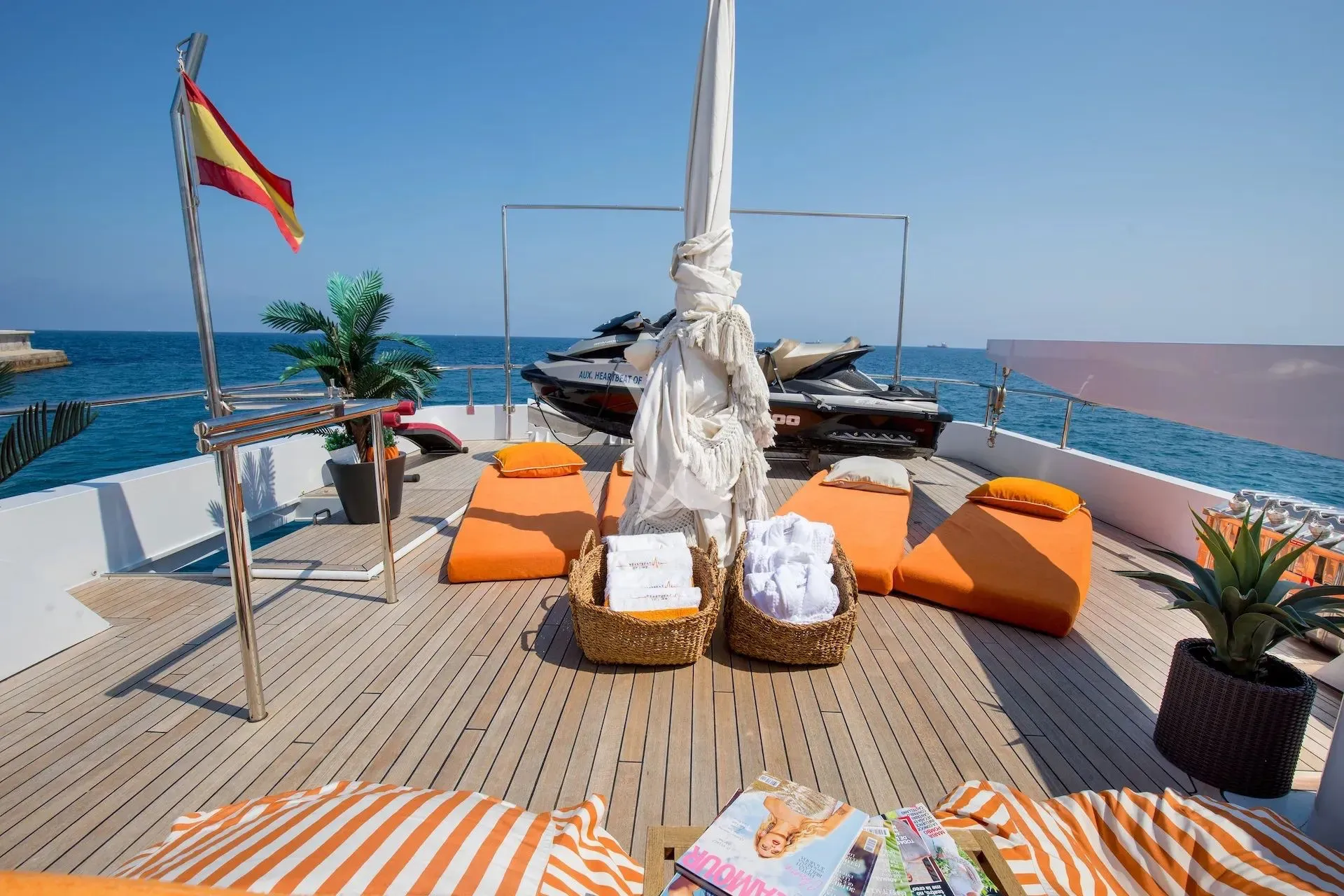 Heartbeat Of Life 28.2m Heesen motor yacht charter Barcelona photo 06