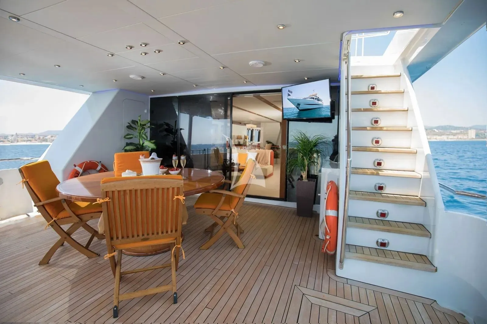 Heartbeat Of Life 28.2m Heesen motor yacht charter Barcelona photo 09