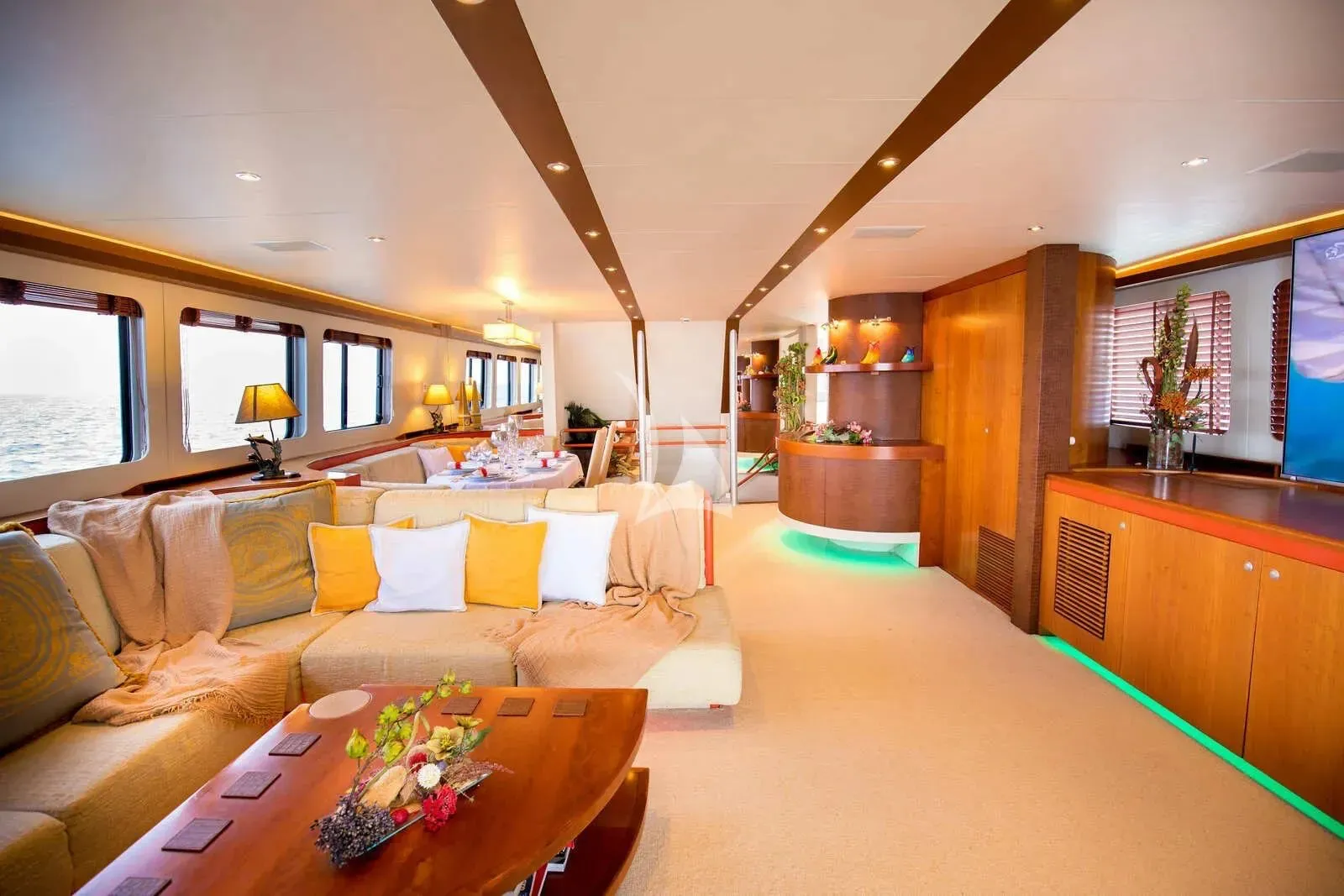 Heartbeat Of Life 28.2m Heesen motor yacht charter Barcelona photo 13