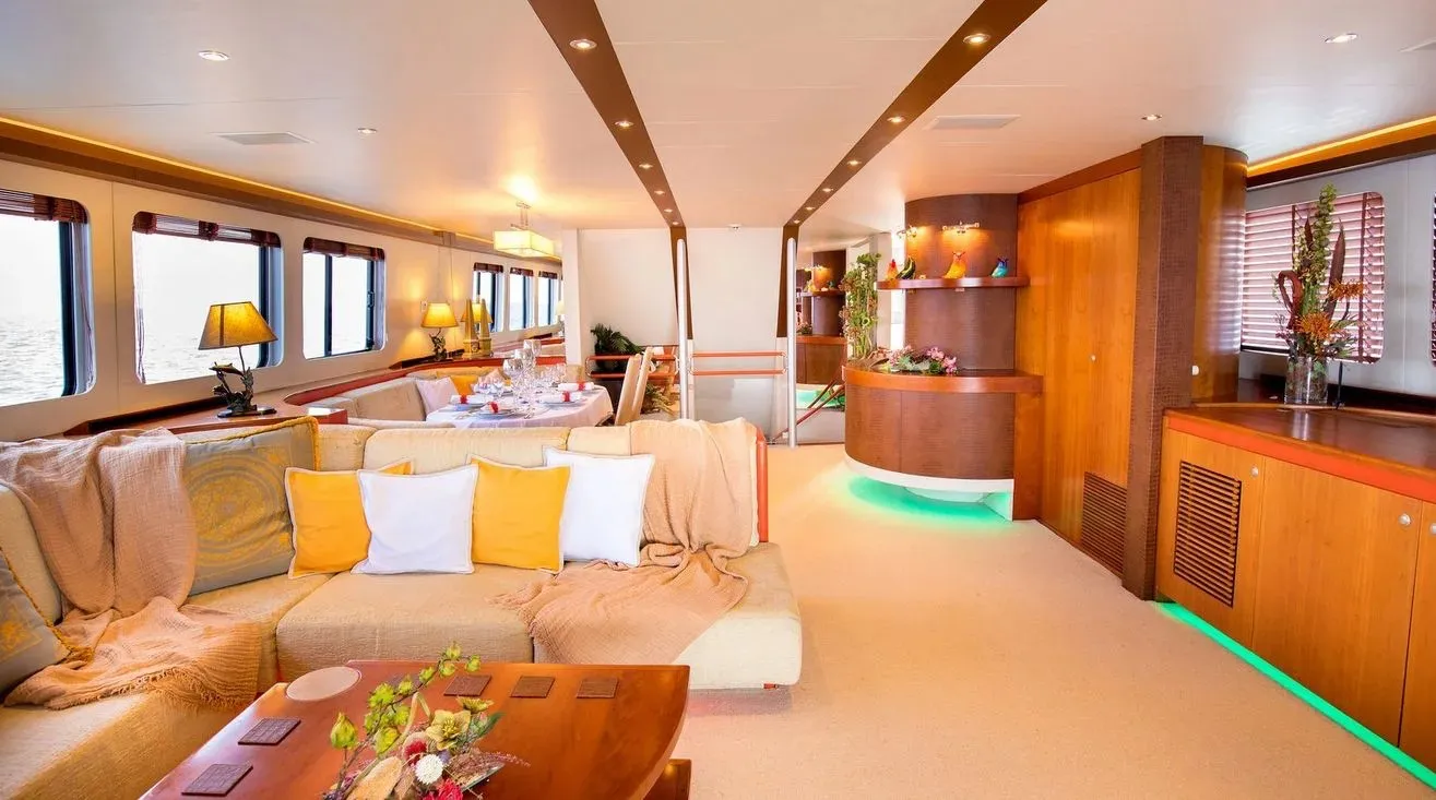 Heartbeat Of Life 28.2m Heesen motor yacht charter Barcelona photo 14