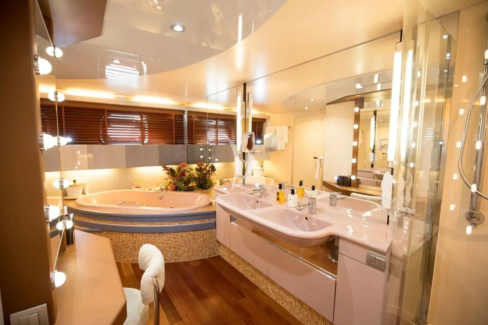 Heartbeat Of Life 28.2m Heesen motor yacht charter Barcelona photo 24