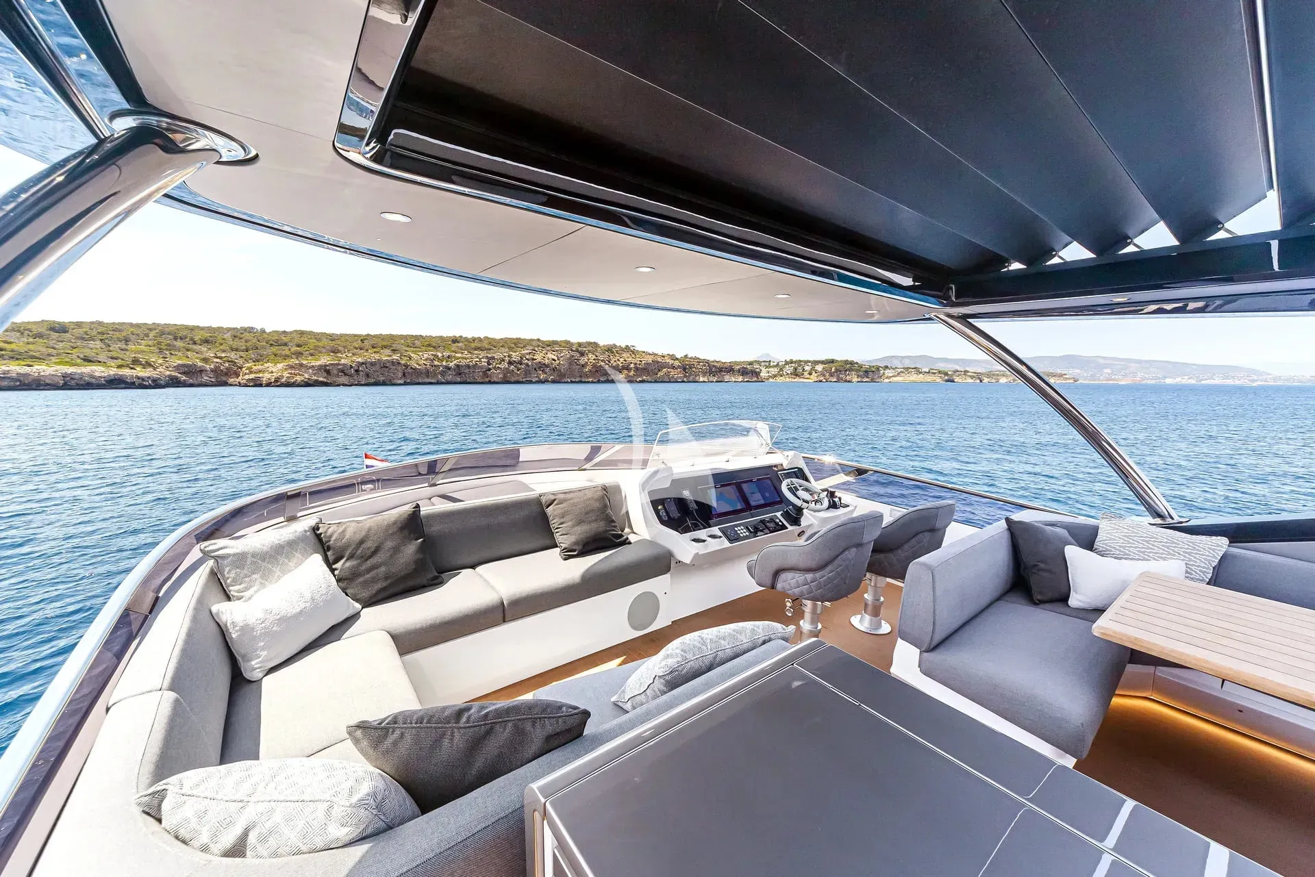 Junior 26.38m Sunseeker motor yacht charter Mallorca photo 05