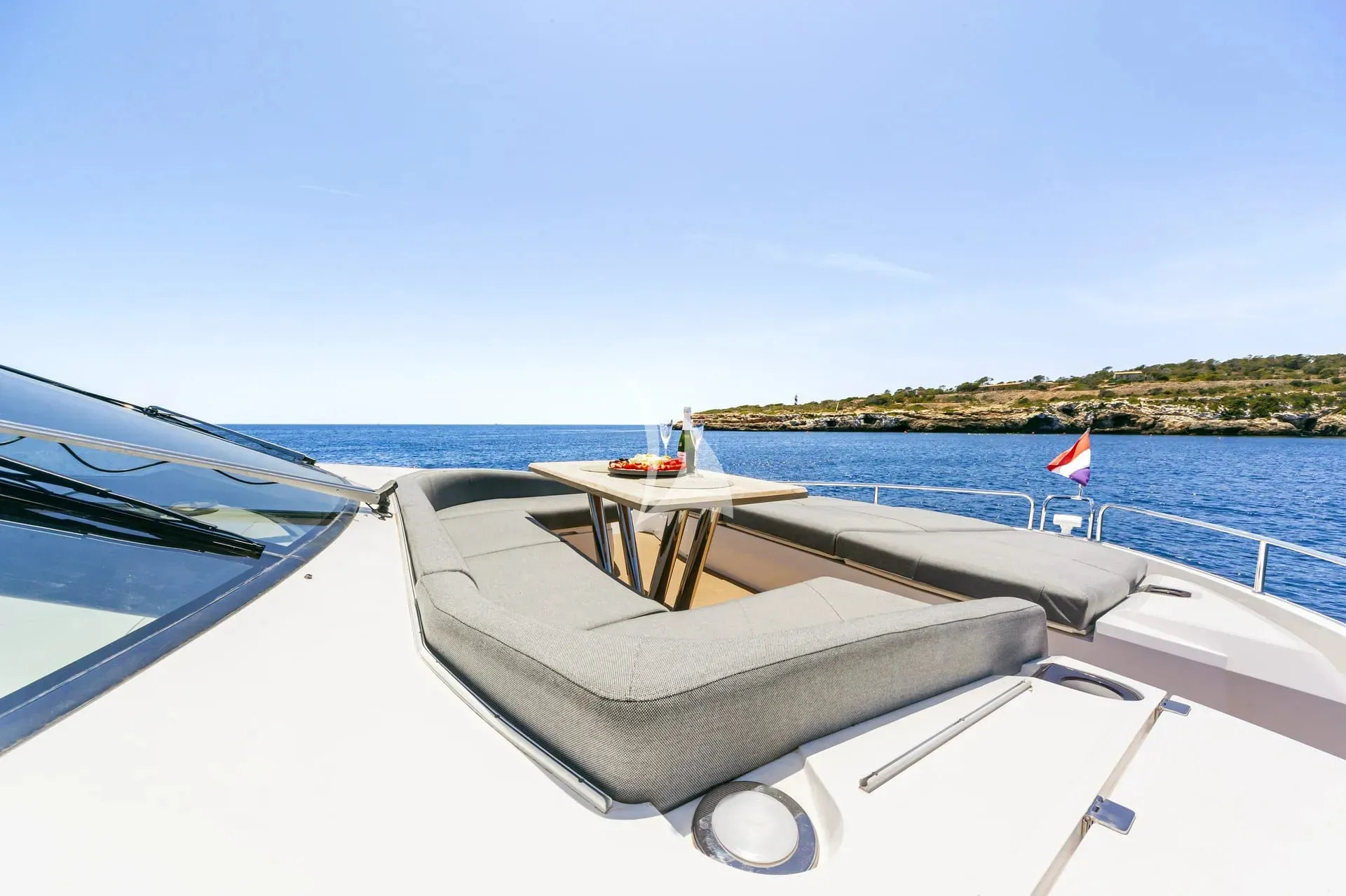 Junior 26.38m Sunseeker motor yacht charter Mallorca photo 09