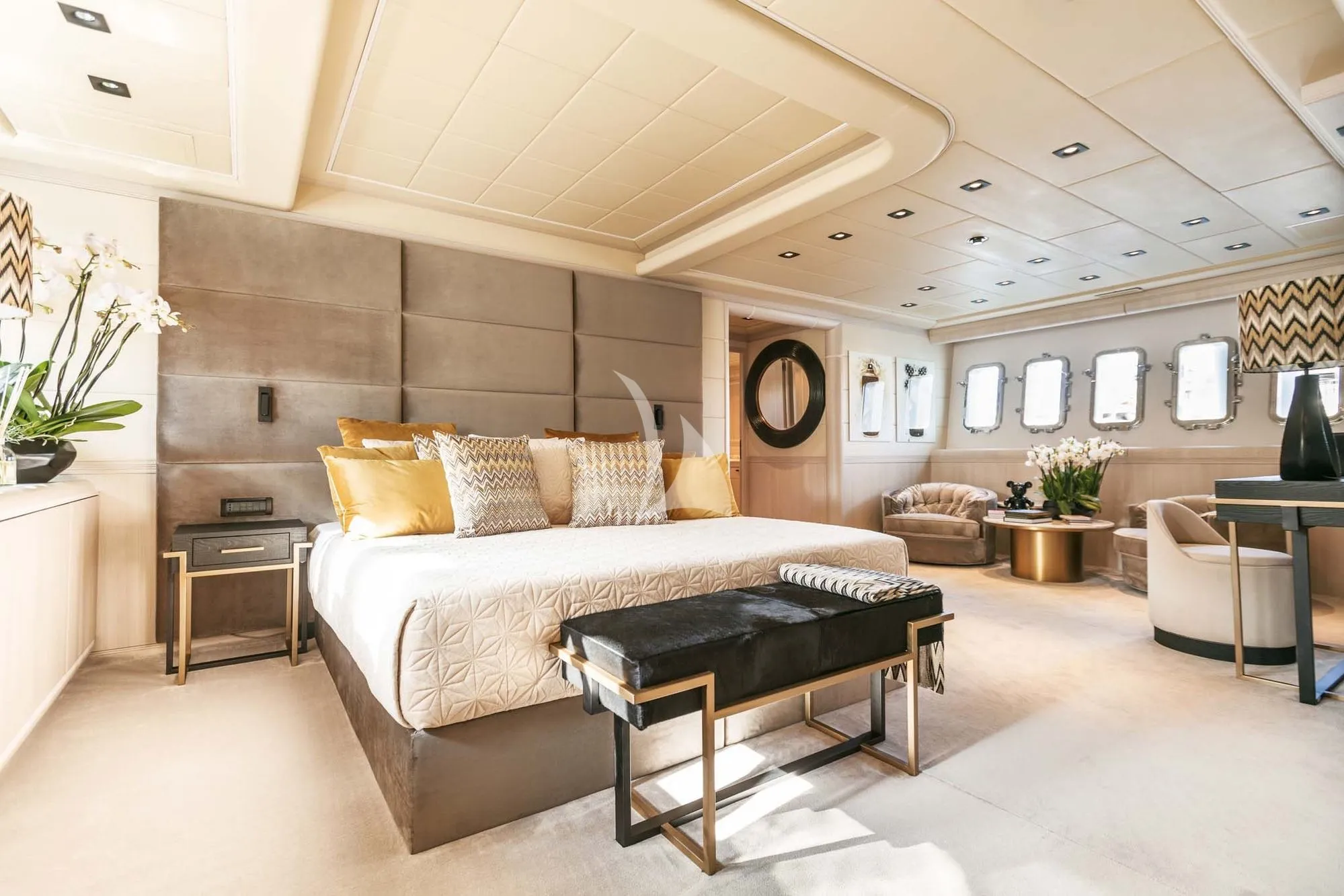 Mrs Grey 39.5m Mangusta motor yacht charter Ibiza photo 10