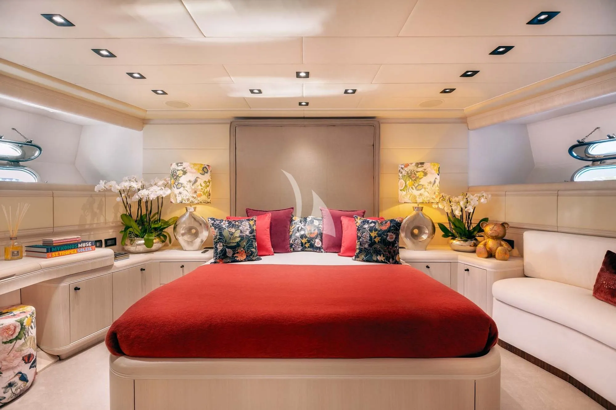 Mrs Grey 39.5m Mangusta motor yacht charter Ibiza photo 11