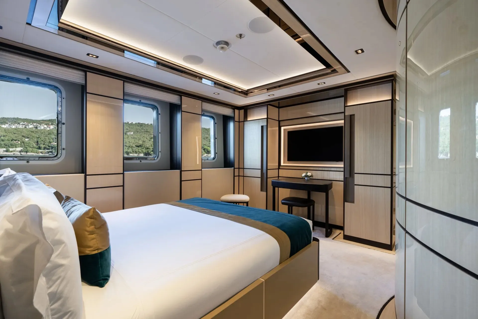 Reliance 55m Heesen motor yacht charter French Riviera photo 30
