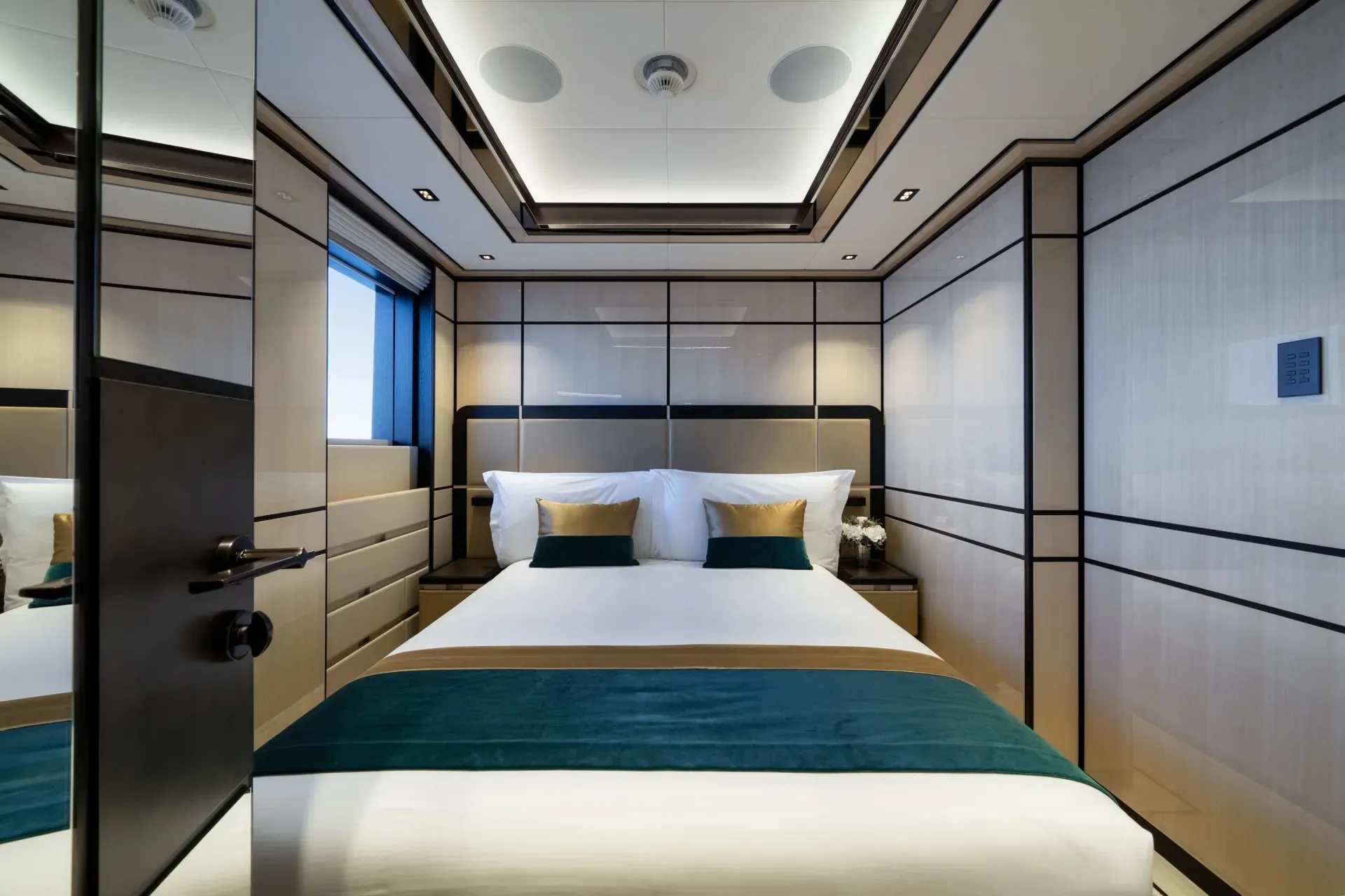 Reliance 55m Heesen motor yacht charter French Riviera photo 31