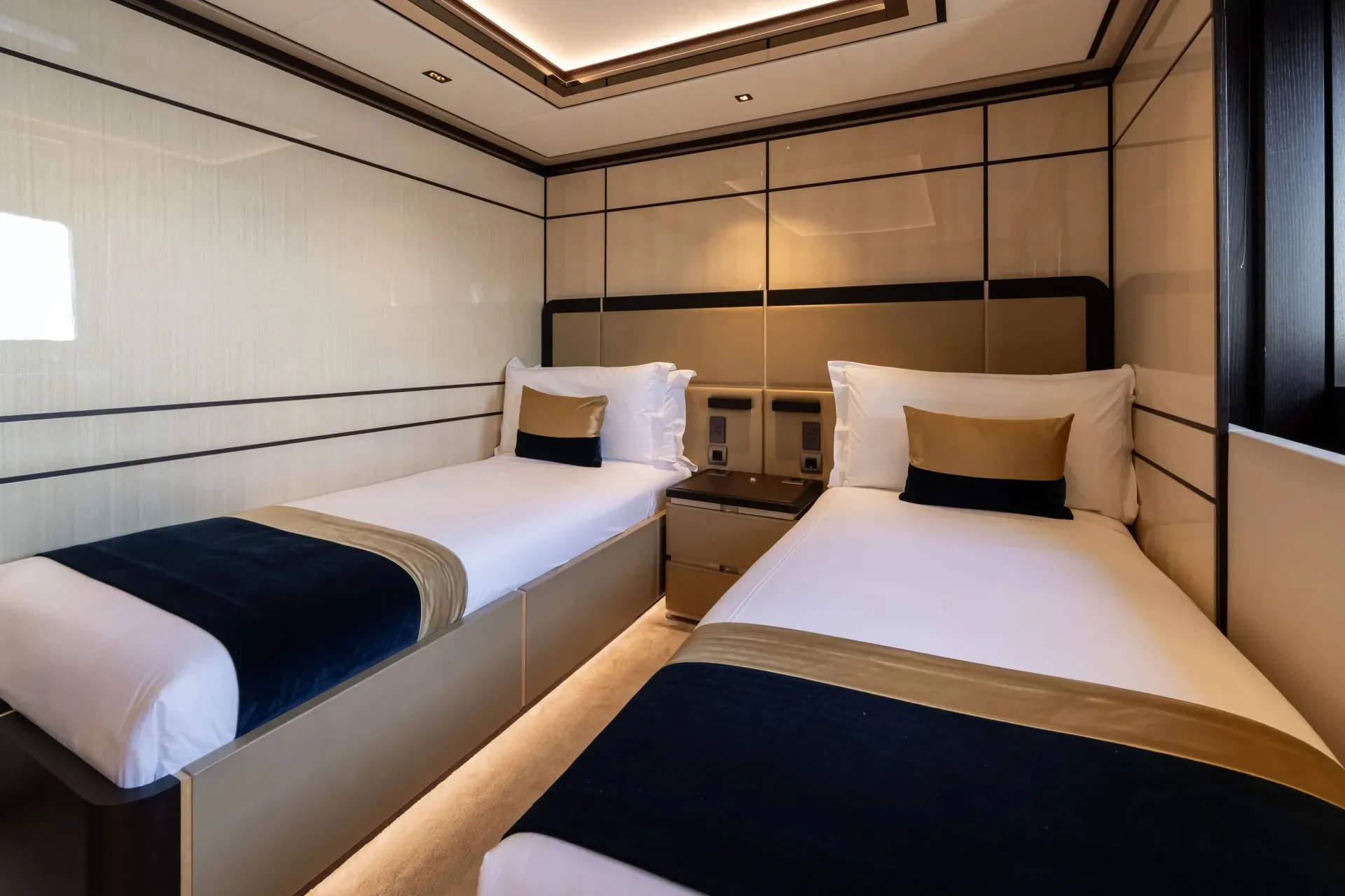 Reliance 55m Heesen motor yacht charter French Riviera photo 32