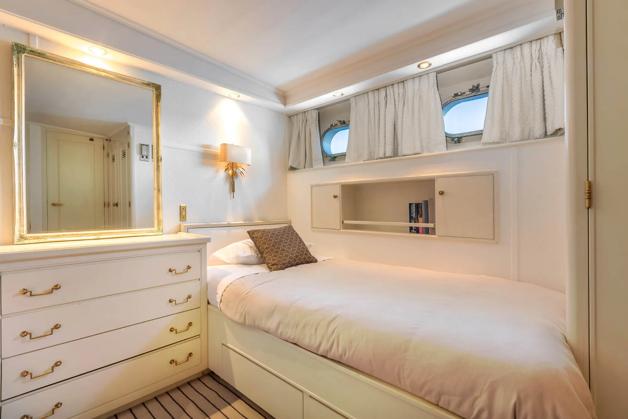 Secret Life 45.02m Feadship motor yacht charter French Riviera photo 40
