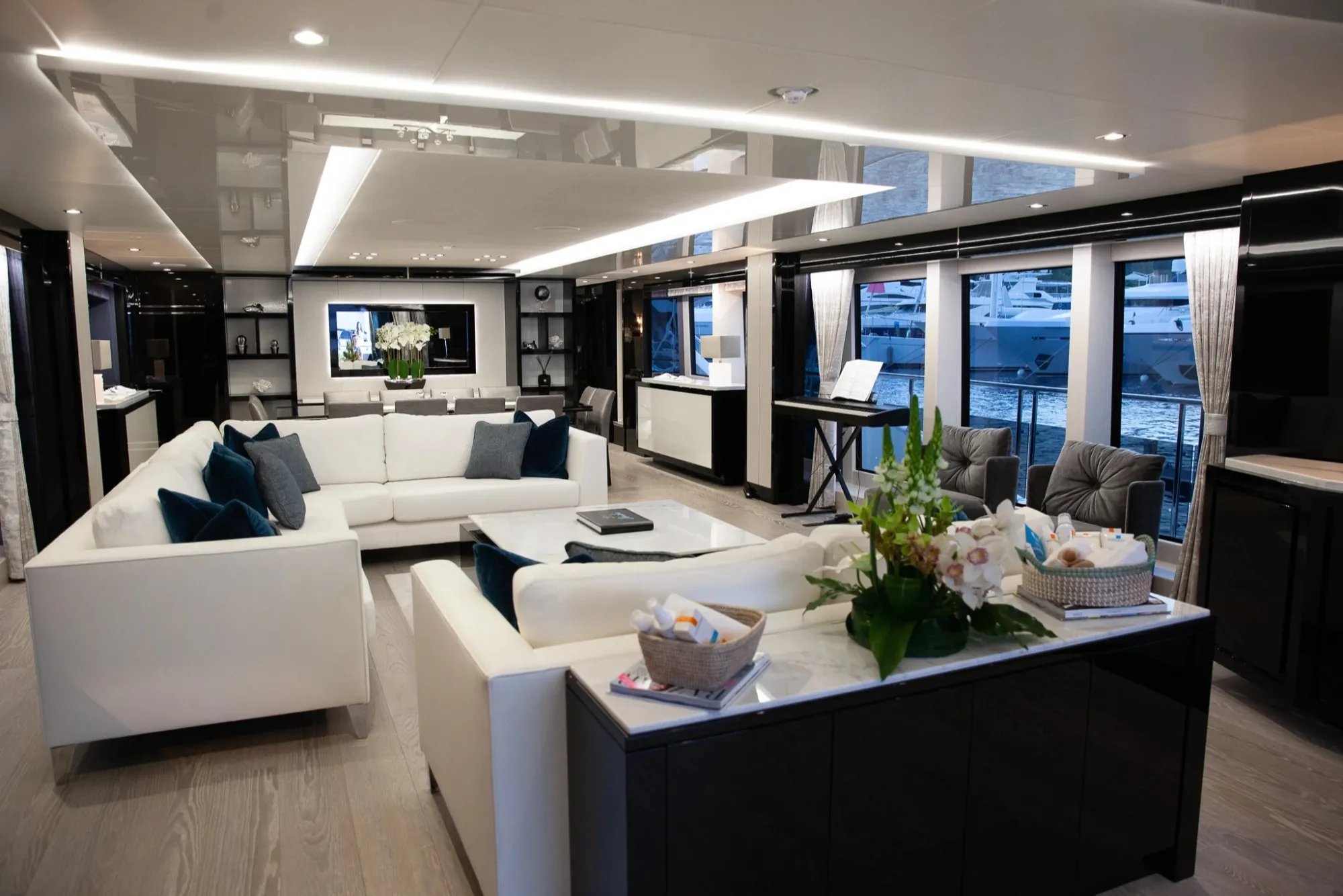 Sonishi 40.05m Sunseeker motor yacht charter Mediterranean photo 15
