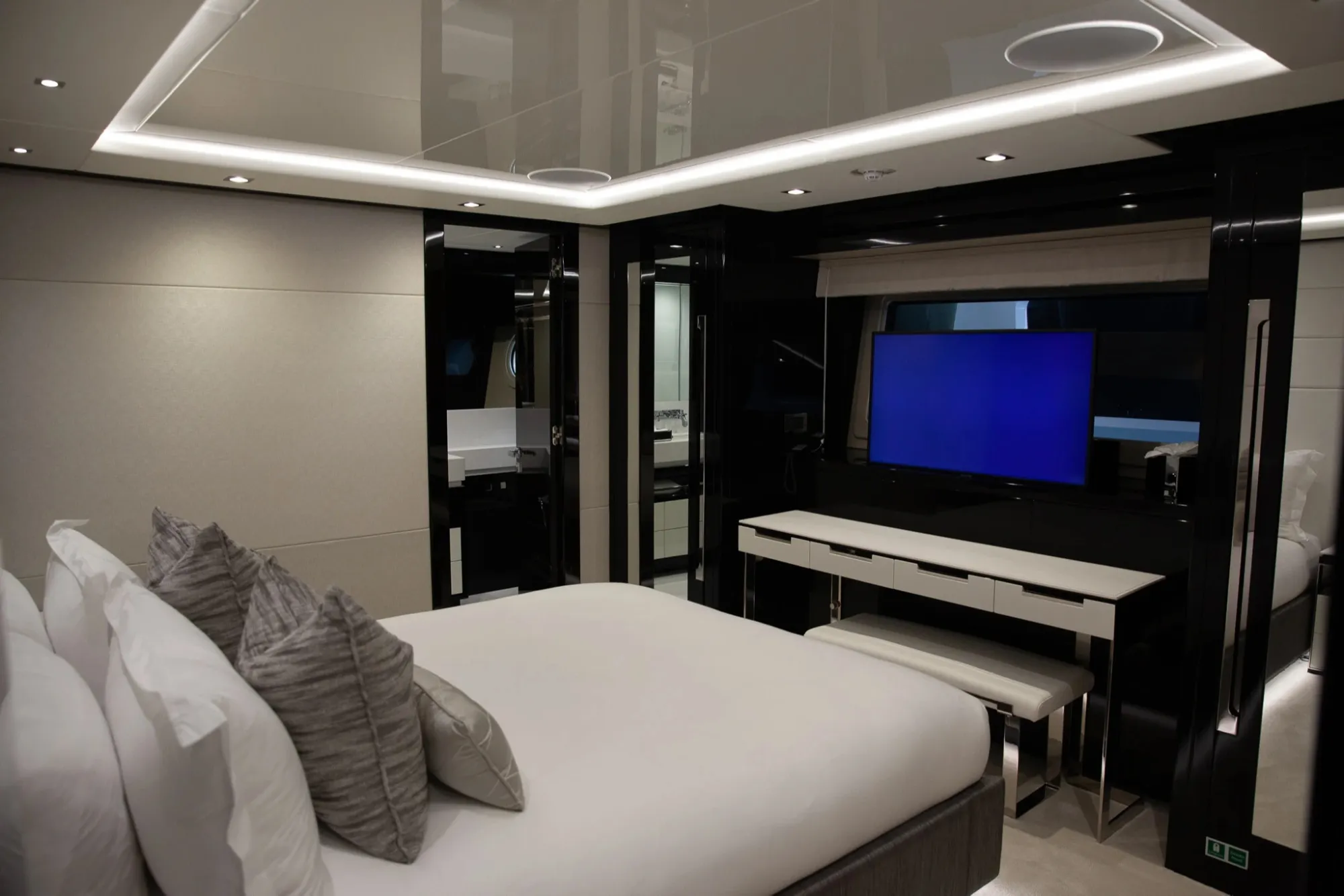Sonishi 40.05m Sunseeker motor yacht charter Mediterranean photo 22