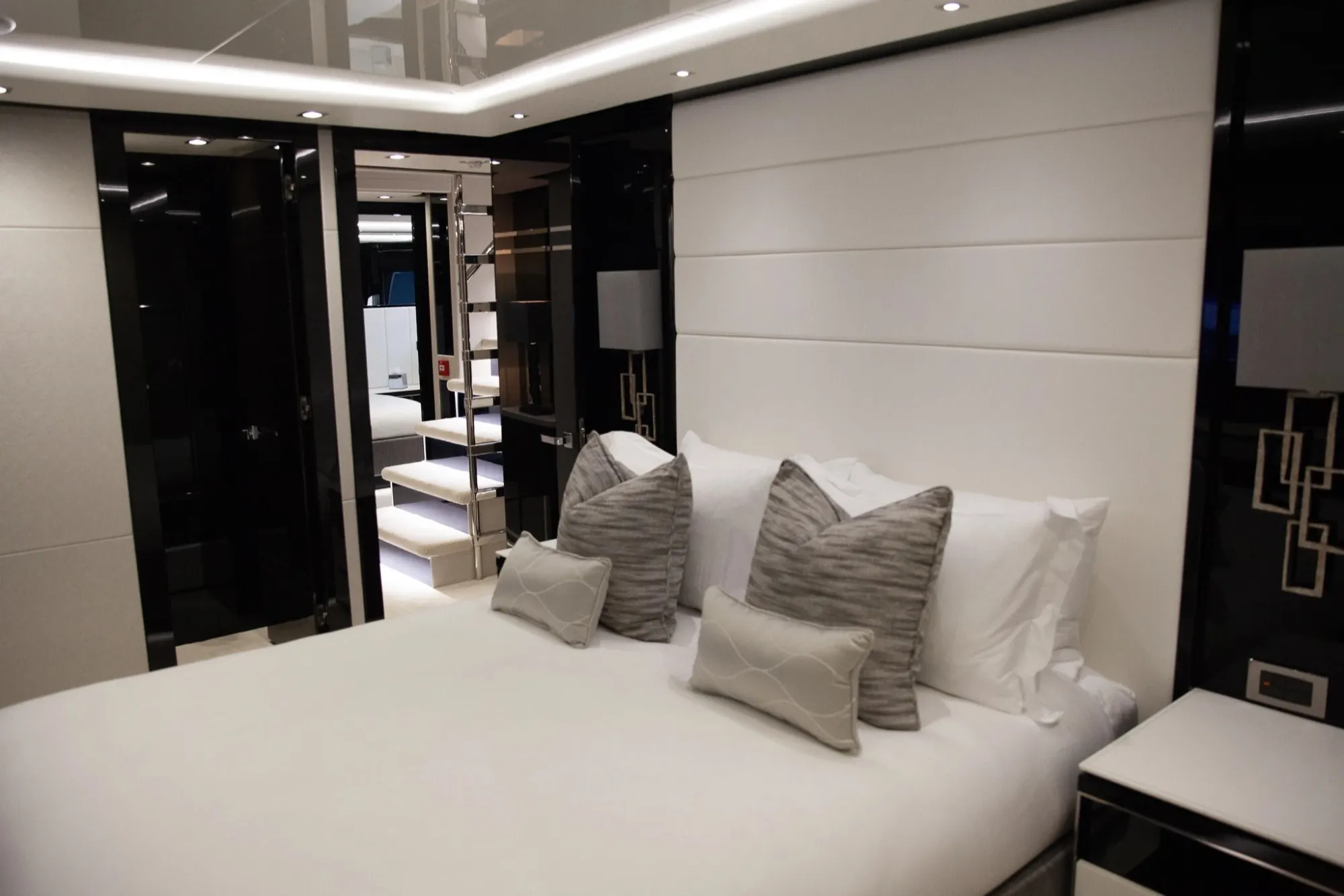 Sonishi 40.05m Sunseeker motor yacht charter Mediterranean photo 25