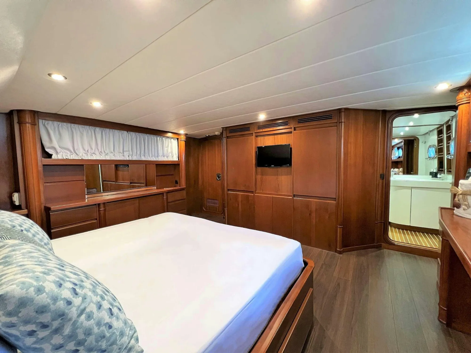 Spirit of MK 32.25m CRN Yachts motor yacht charter Ibiza photo 14