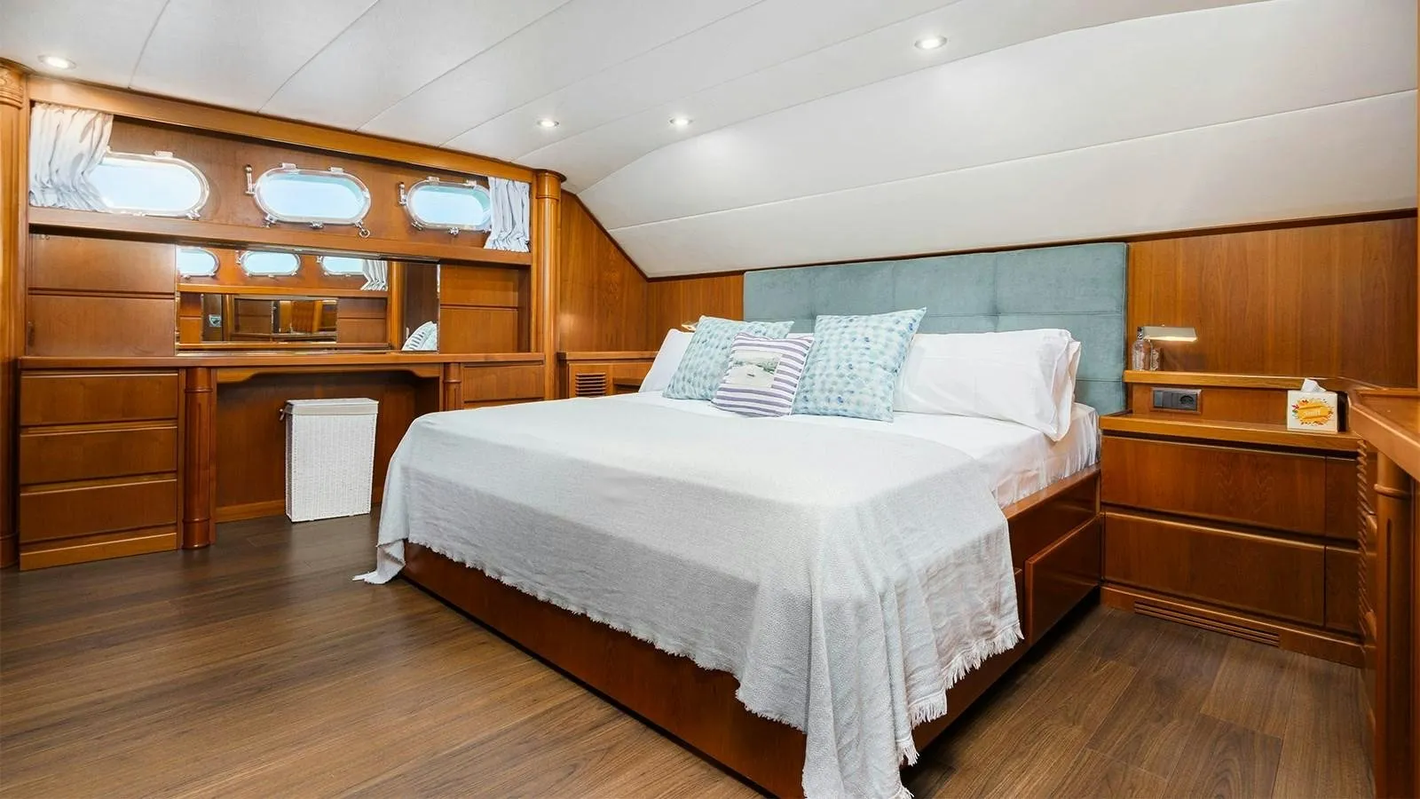 Spirit of MK 32.25m CRN Yachts motor yacht charter Ibiza photo 15