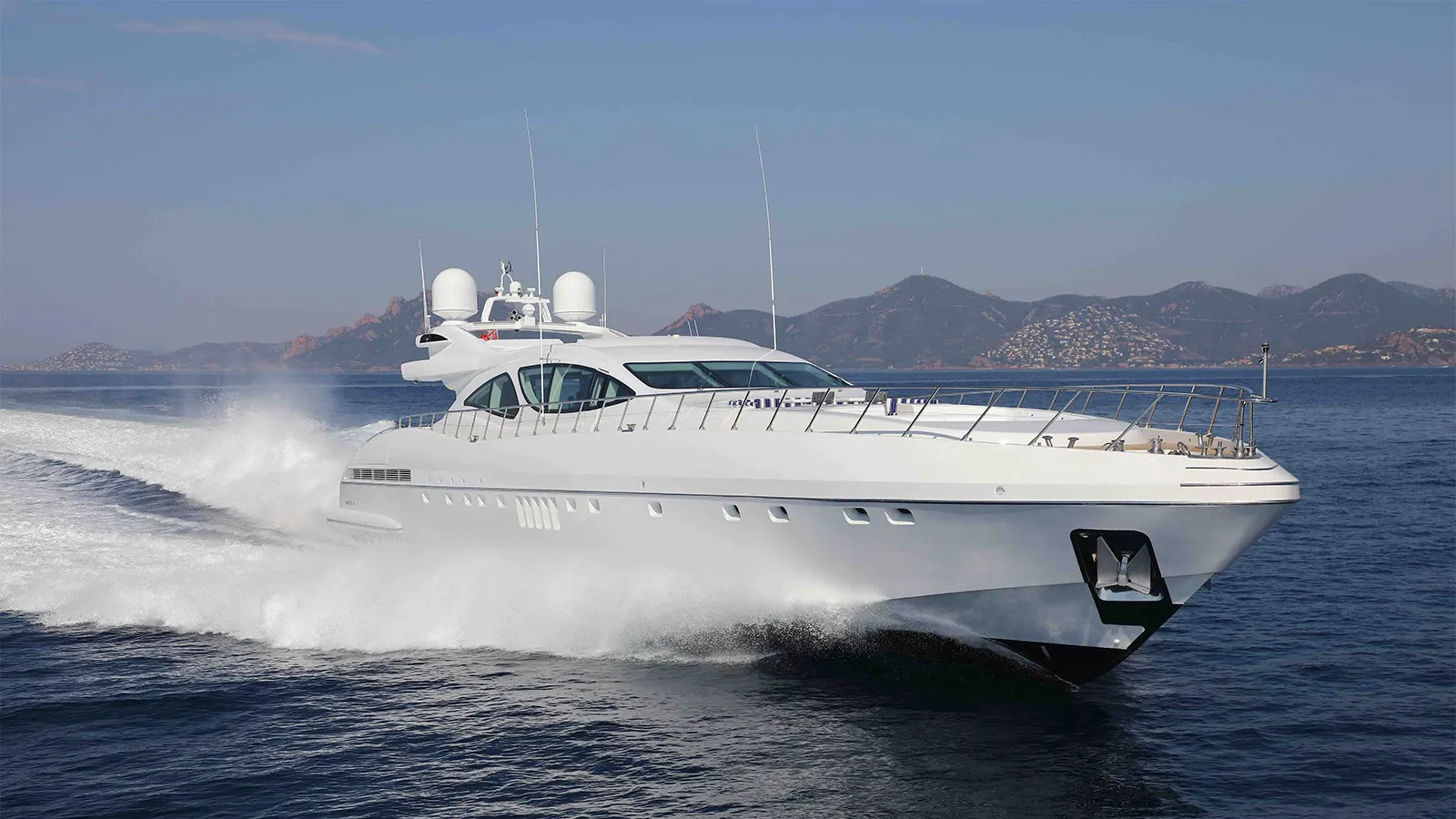 Veni Vidi Vici 39.65m Mangusta motor yacht charter French Riviera photo 03